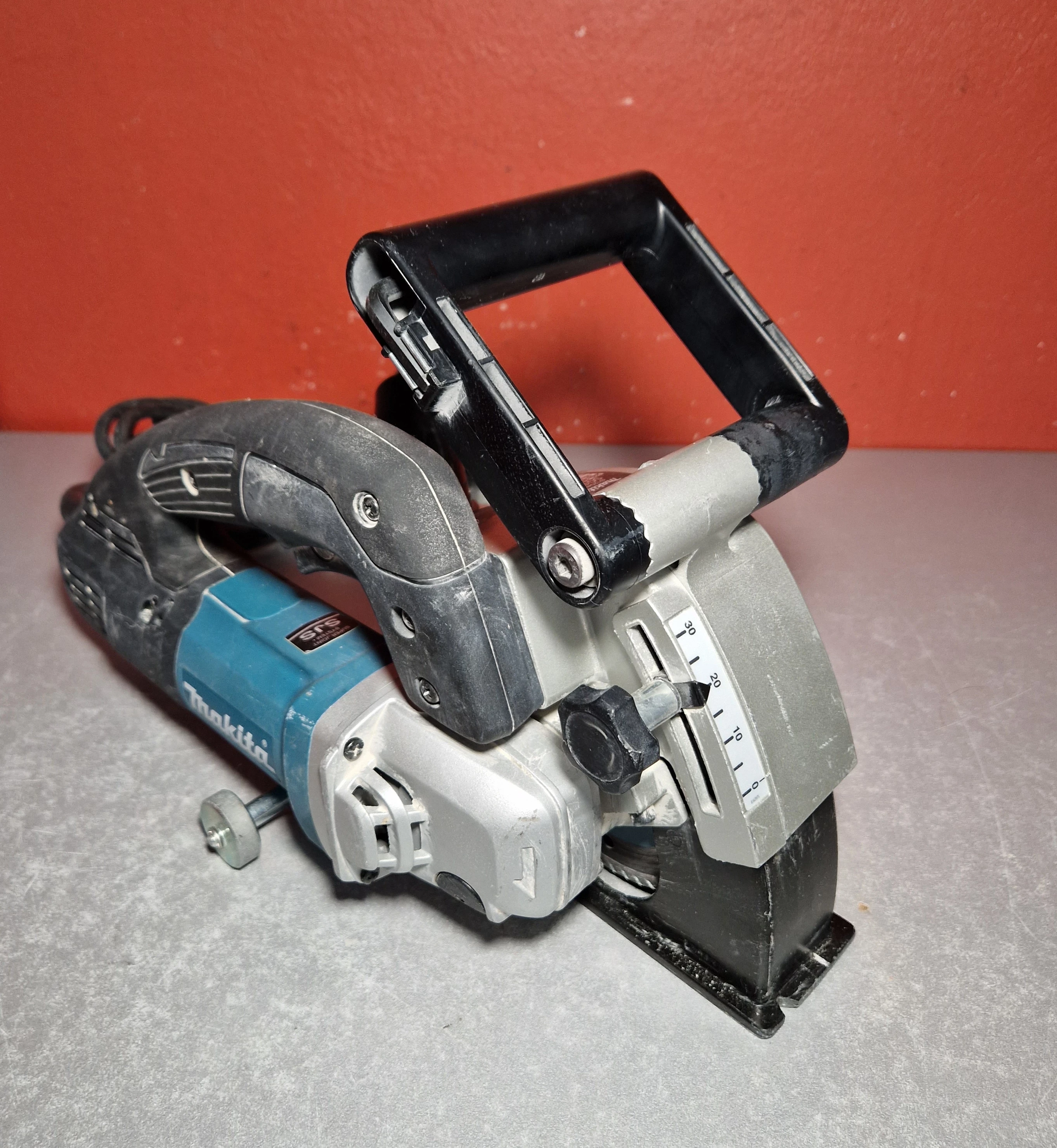 bruzdownica-makita-sg1251j-walizka-stan-11323-2