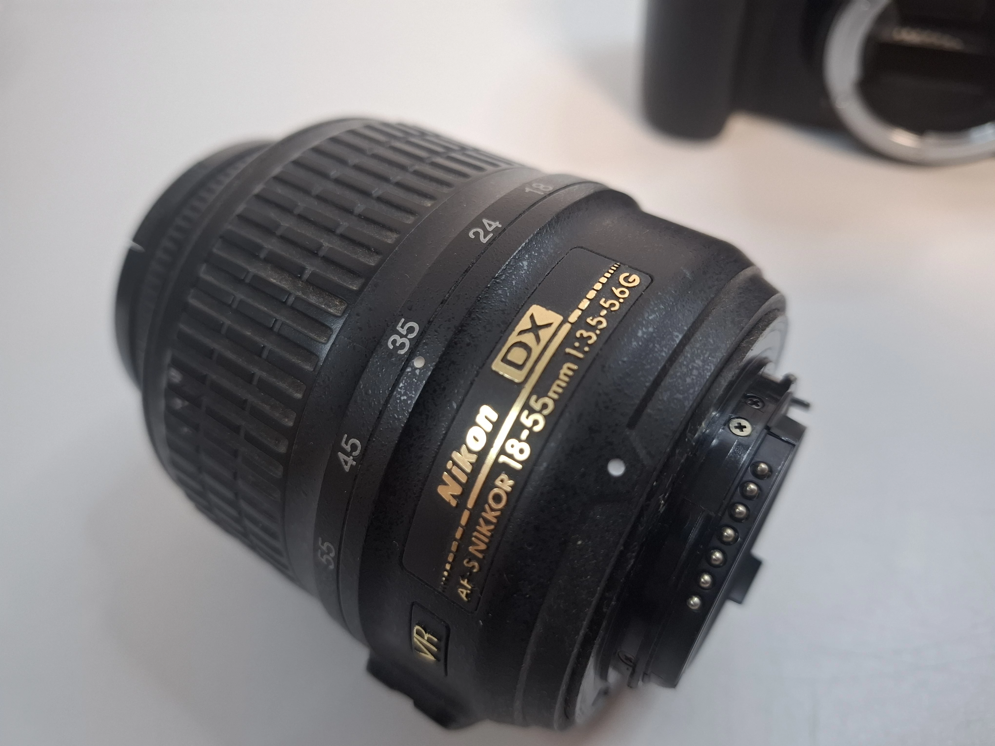 aparat-nikon-d3000-obiektyw-18-55-pokrowiec-kod-producenta-nkrd3000b