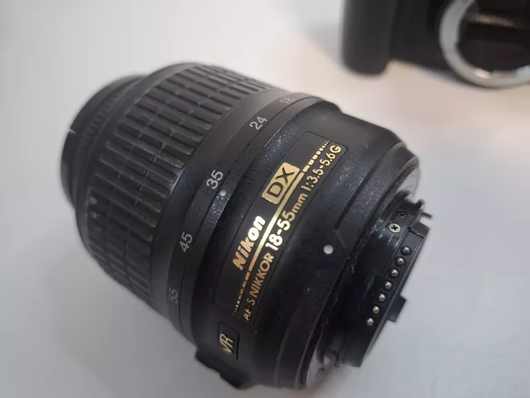 aparat-nikon-d3000-obiektyw-18-55-pokrowiec-kod-producenta-nkrd3000b