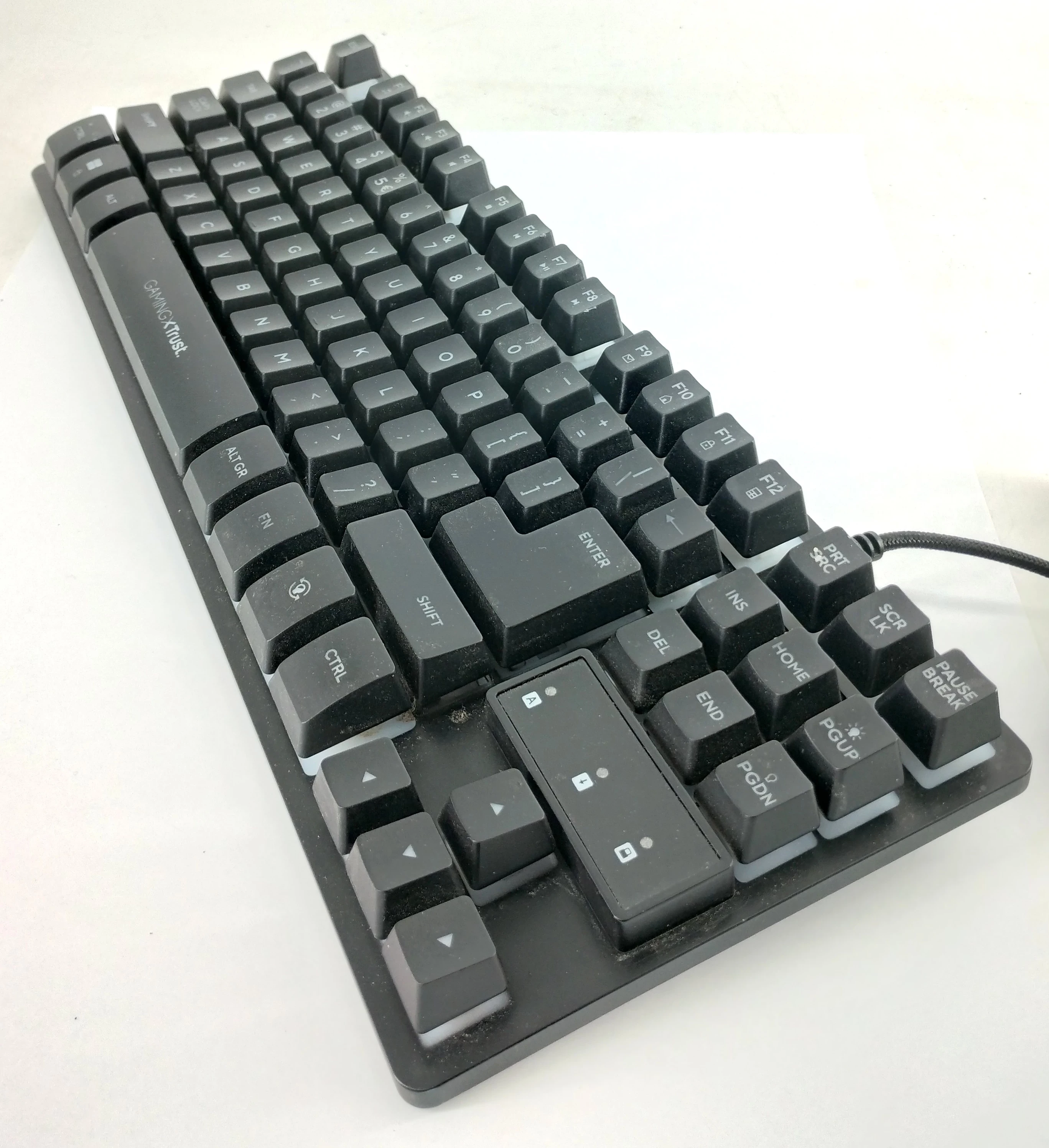 klawiatura-trust-gxt-833-thado-tkl-usb-rgb-czarna-stan-11323-2