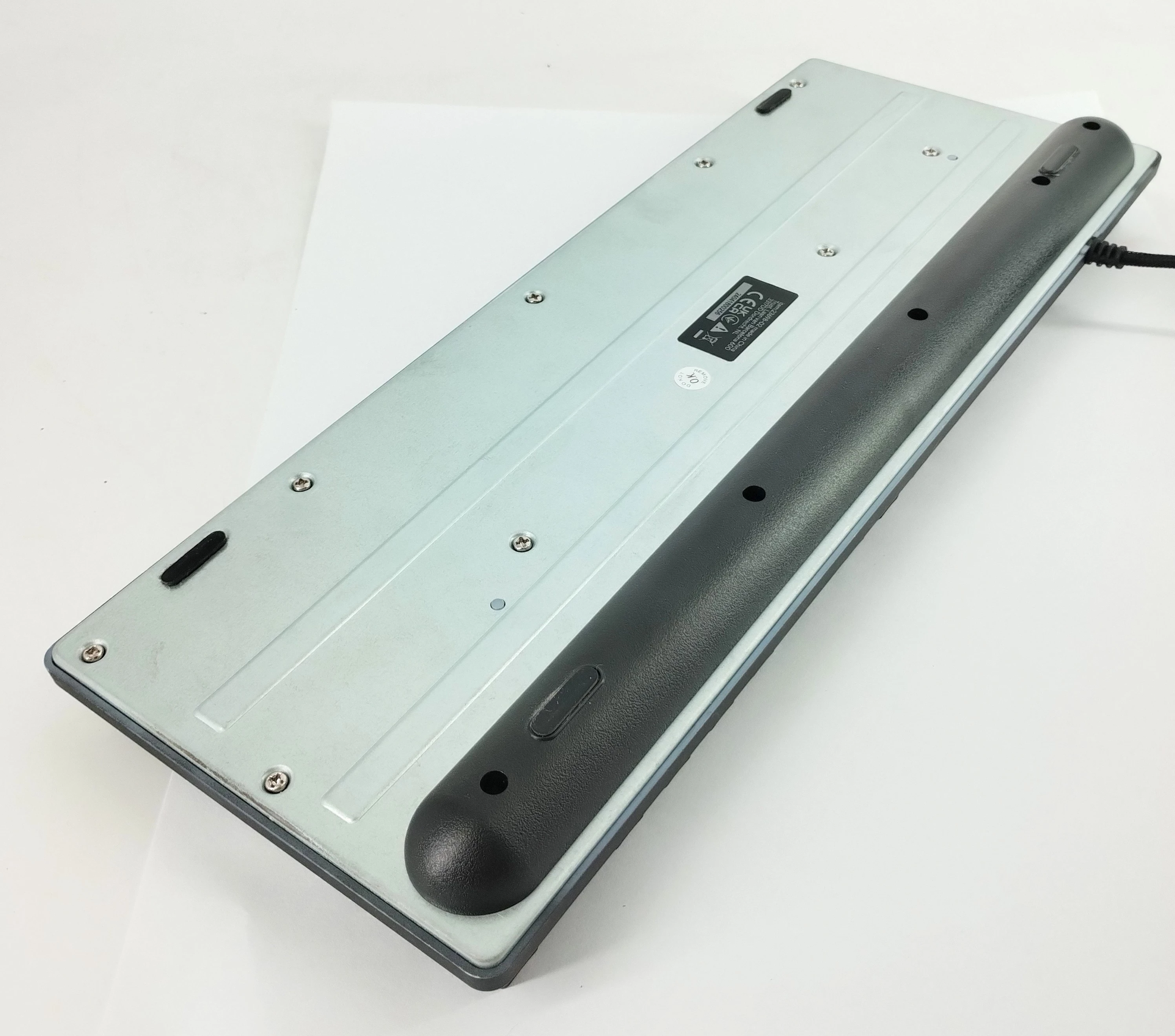 klawiatura-trust-gxt-833-thado-tkl-usb-rgb-czarna-interfejs-1247-1