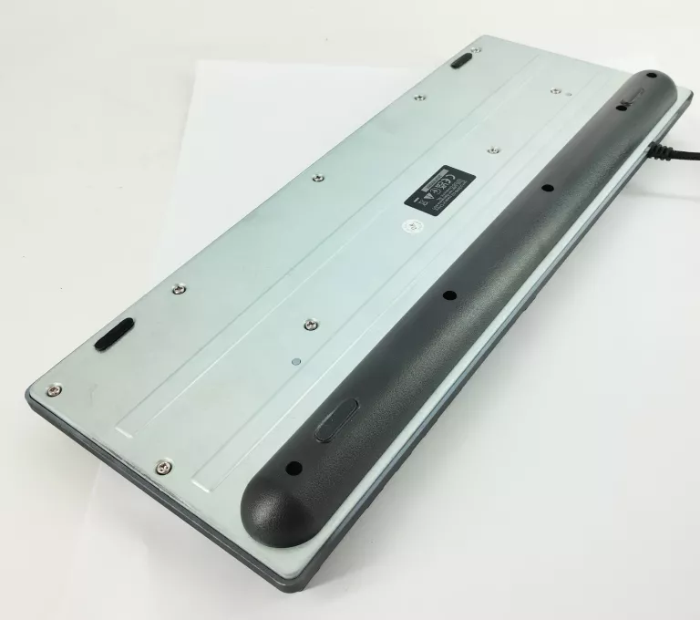 klawiatura-trust-gxt-833-thado-tkl-usb-rgb-czarna-interfejs-1247-1