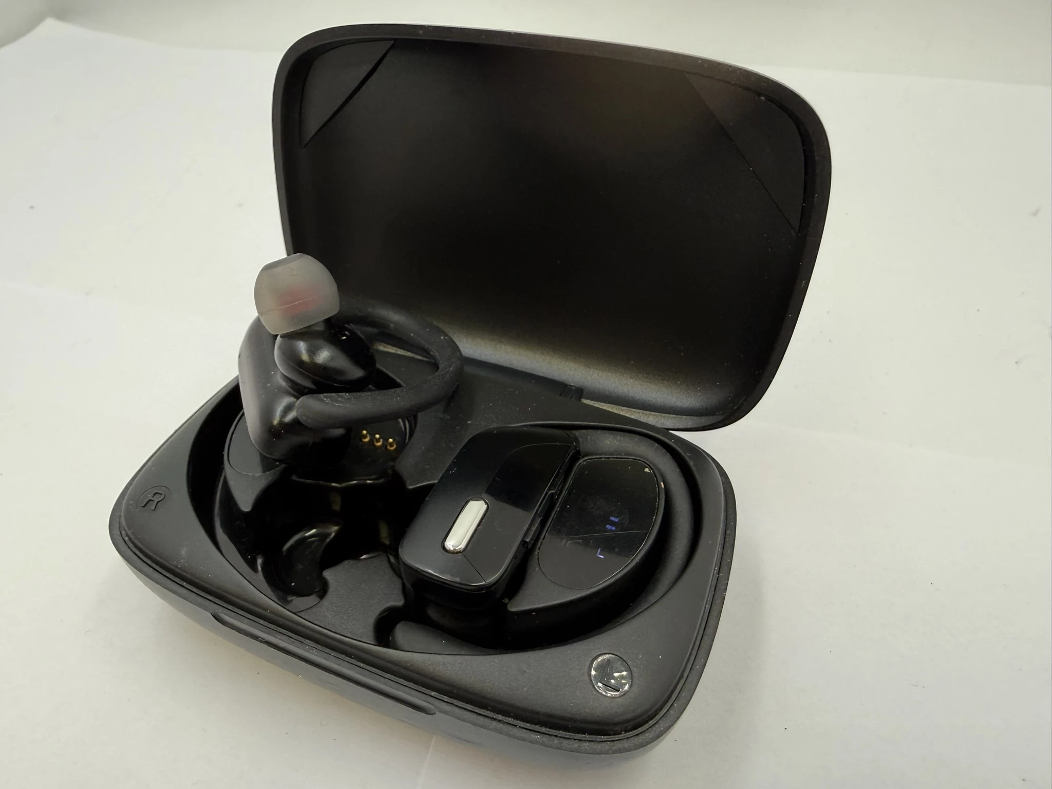 sluchawki-bezprzewodowe-zauszne-mobes-t17-stan-11323-2