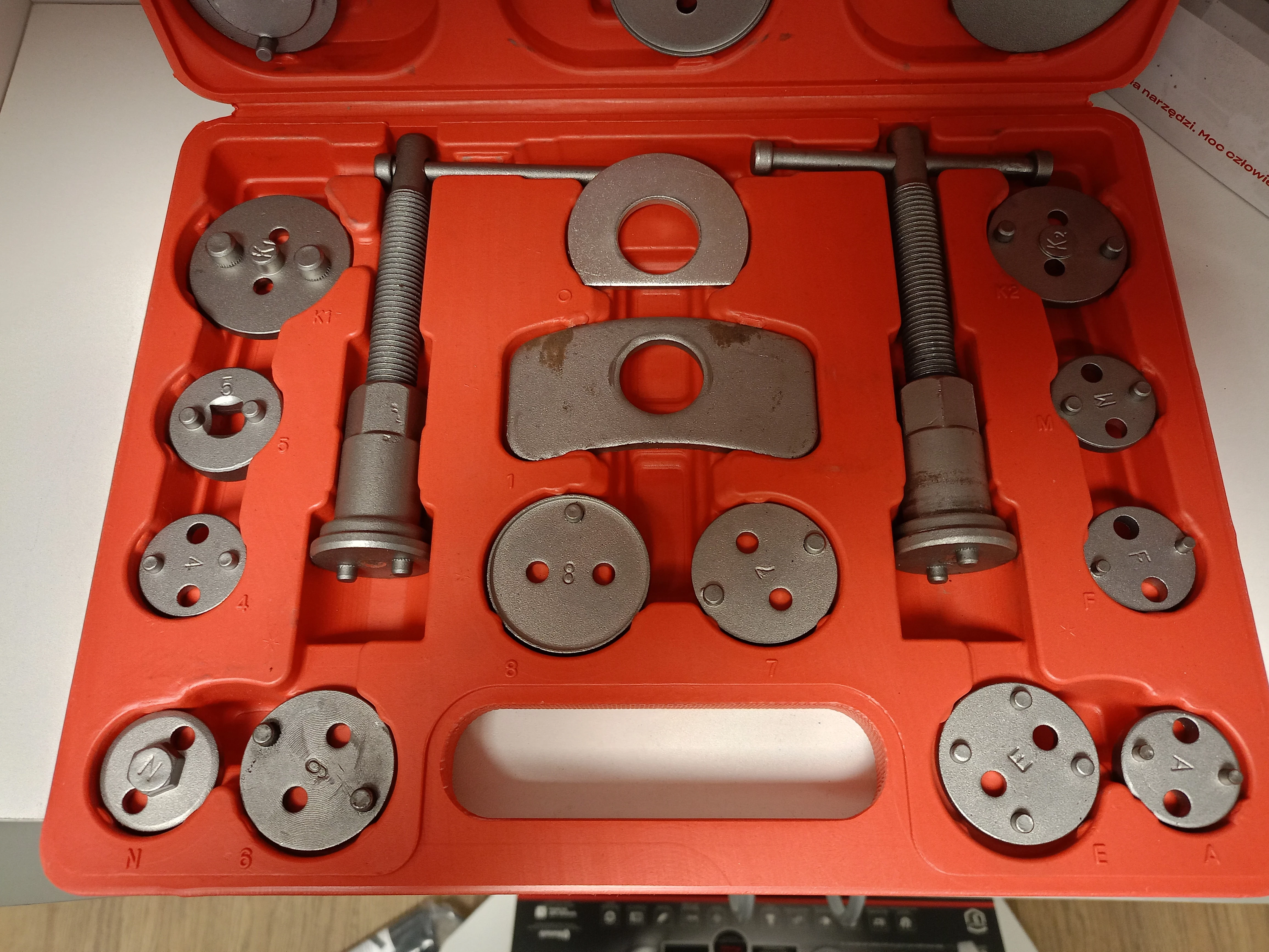 zestaw-22sztdo-tloczkow-hamulcowych-quatros-qs70061-stan-11323-2