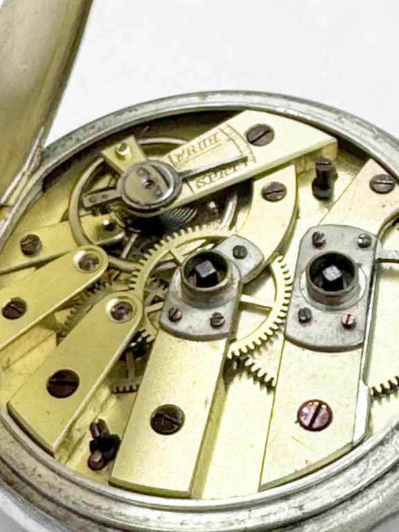 srebrny-zegarek-kieszonkowy-pr-800-z-grawerem-konia-material-dominujacy-249354-1158052