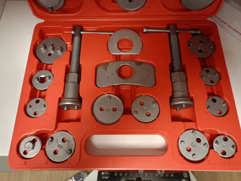 zestaw-22sztdo-tloczkow-hamulcowych-quatros-qs70061-stan-11323-2