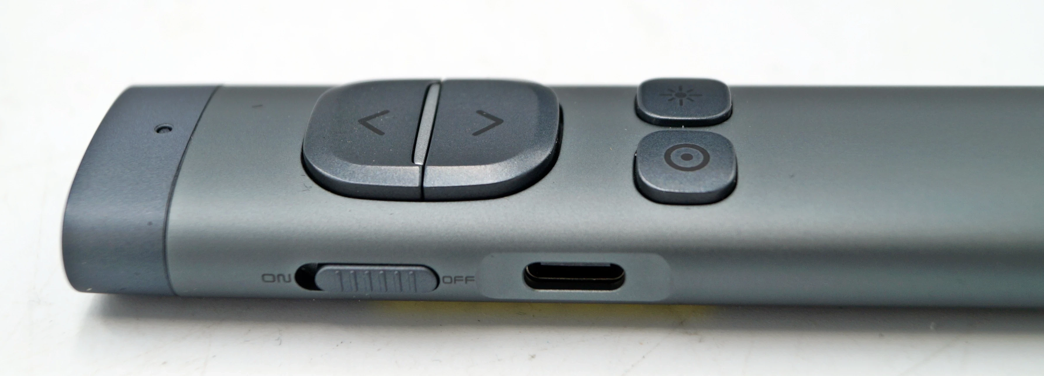 pilot-z-wskaznikiem-laserowym-do-prezentacji-multimedialnych-norwii-n96s-zawiera-baterie-250685-2006716