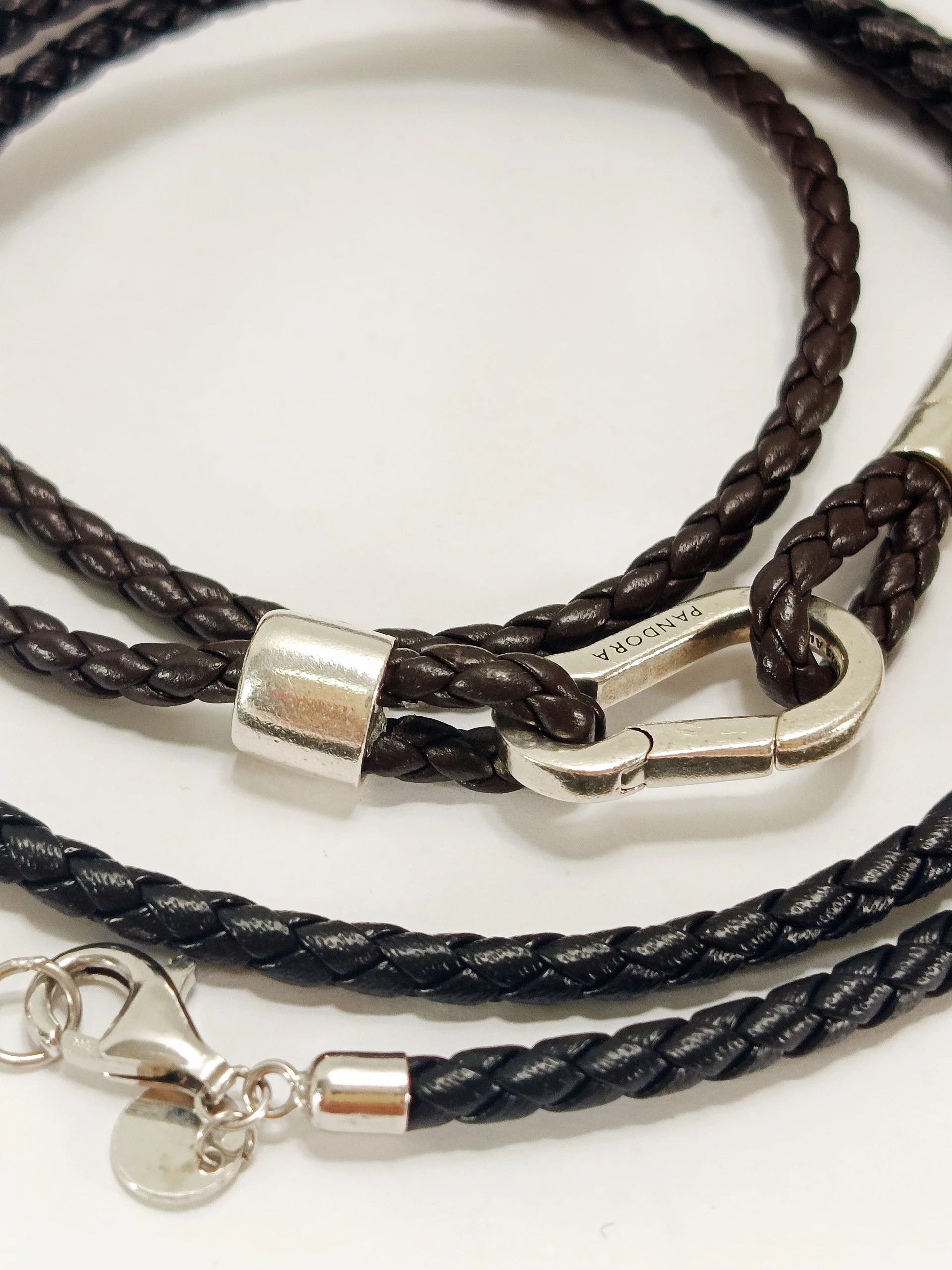 bransoletka-pandora-moments-czarnabrazowa-ze-skory-rodzaj-2205-16