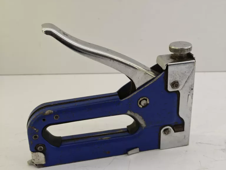 zszywacz-tapicerski-reczny-czerwony-dwor-24-gdansk