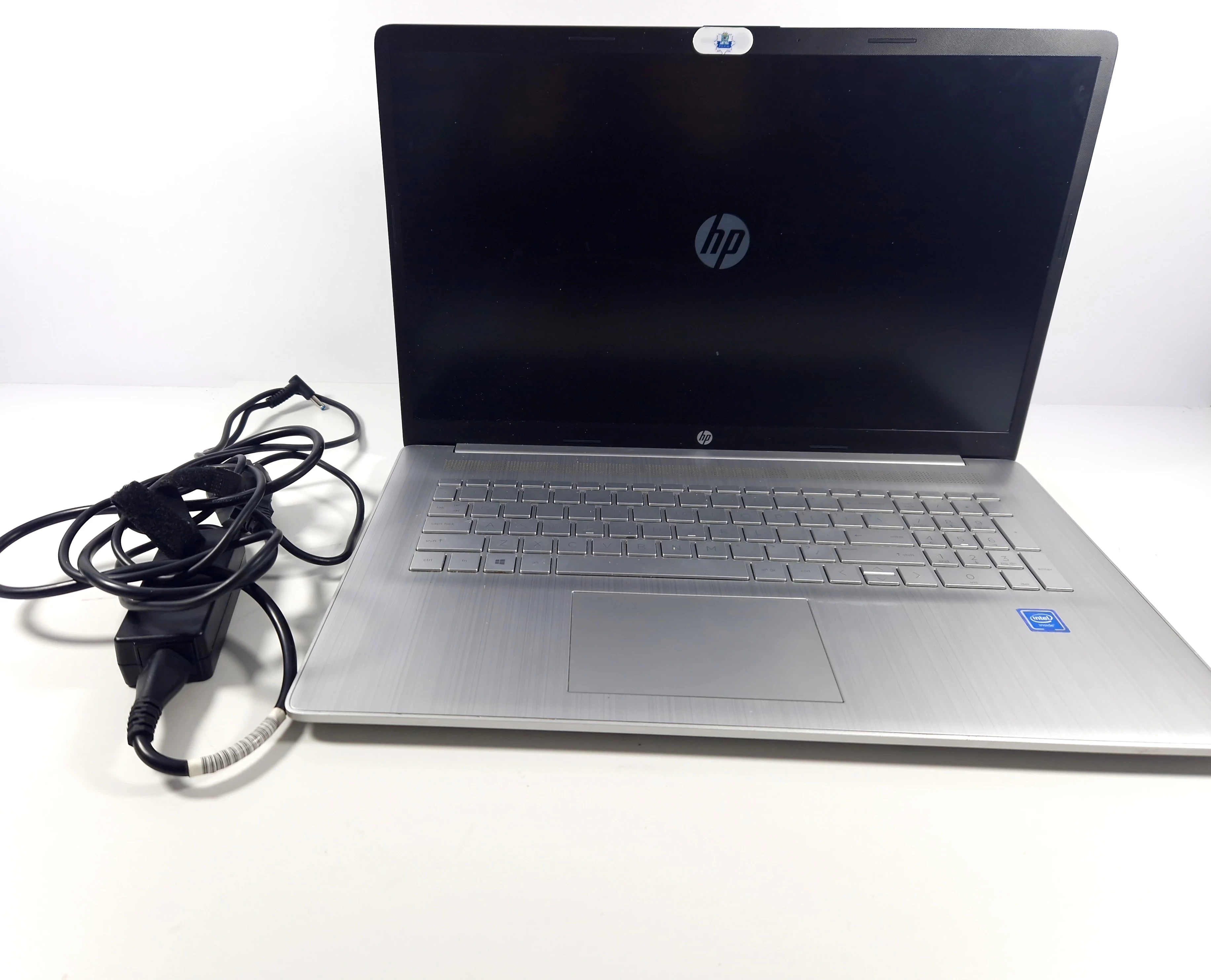 laptop-hp-17-cn0121nw-i38gb256gb-win-11-przekatna-ekranu-1560