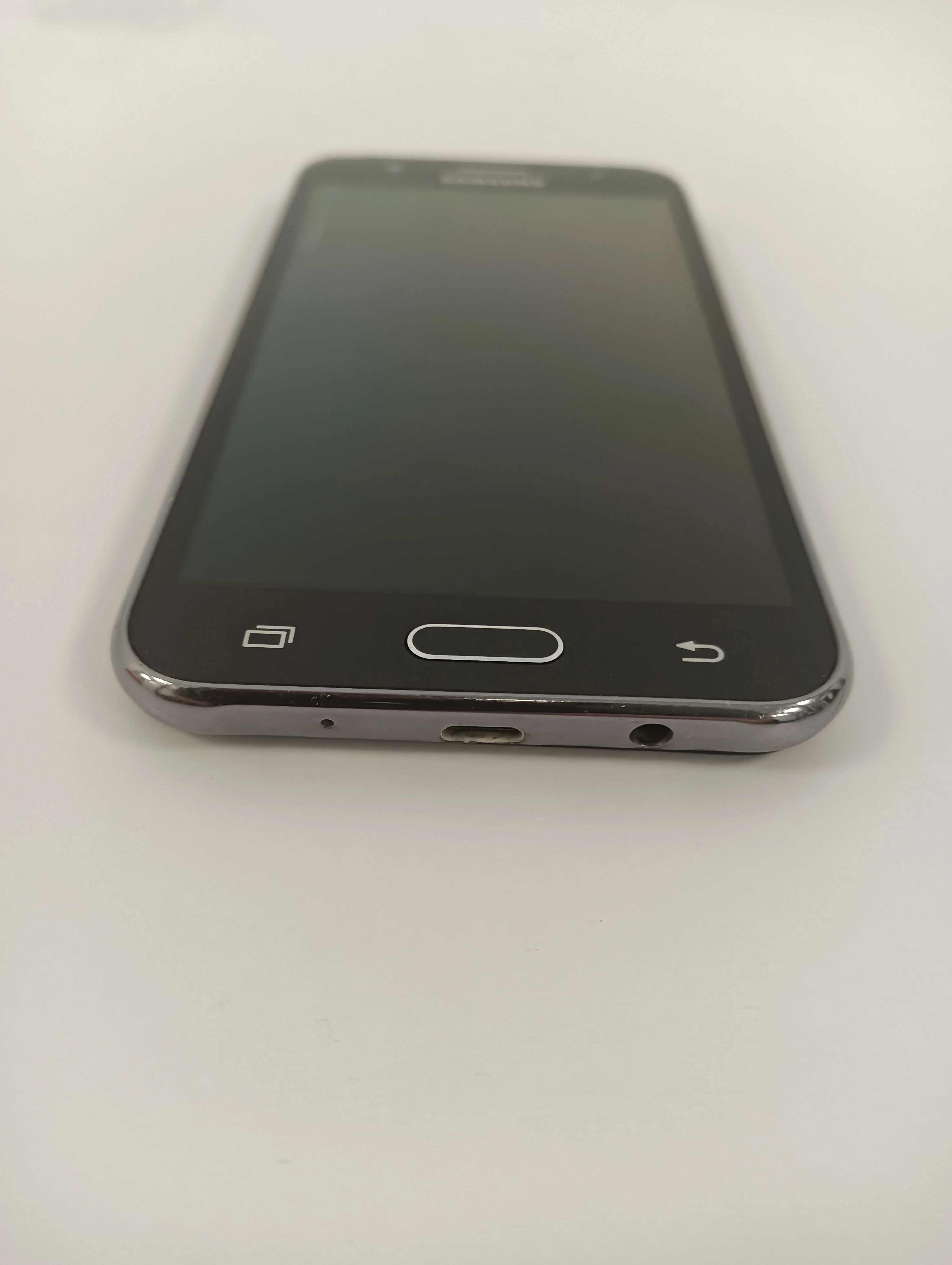 telefon-samsung-galaxy-j5-stan-11323-2