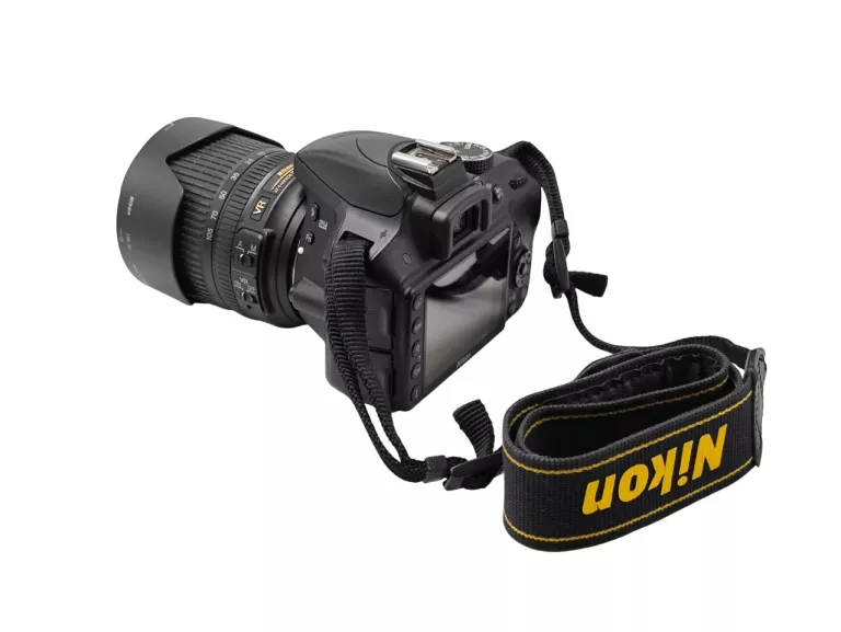 aparat-nikon-d3300-obiektyw-nikon-dx-af-s-nikkor-18-105-pud-case-kod-producenta-vba390k005