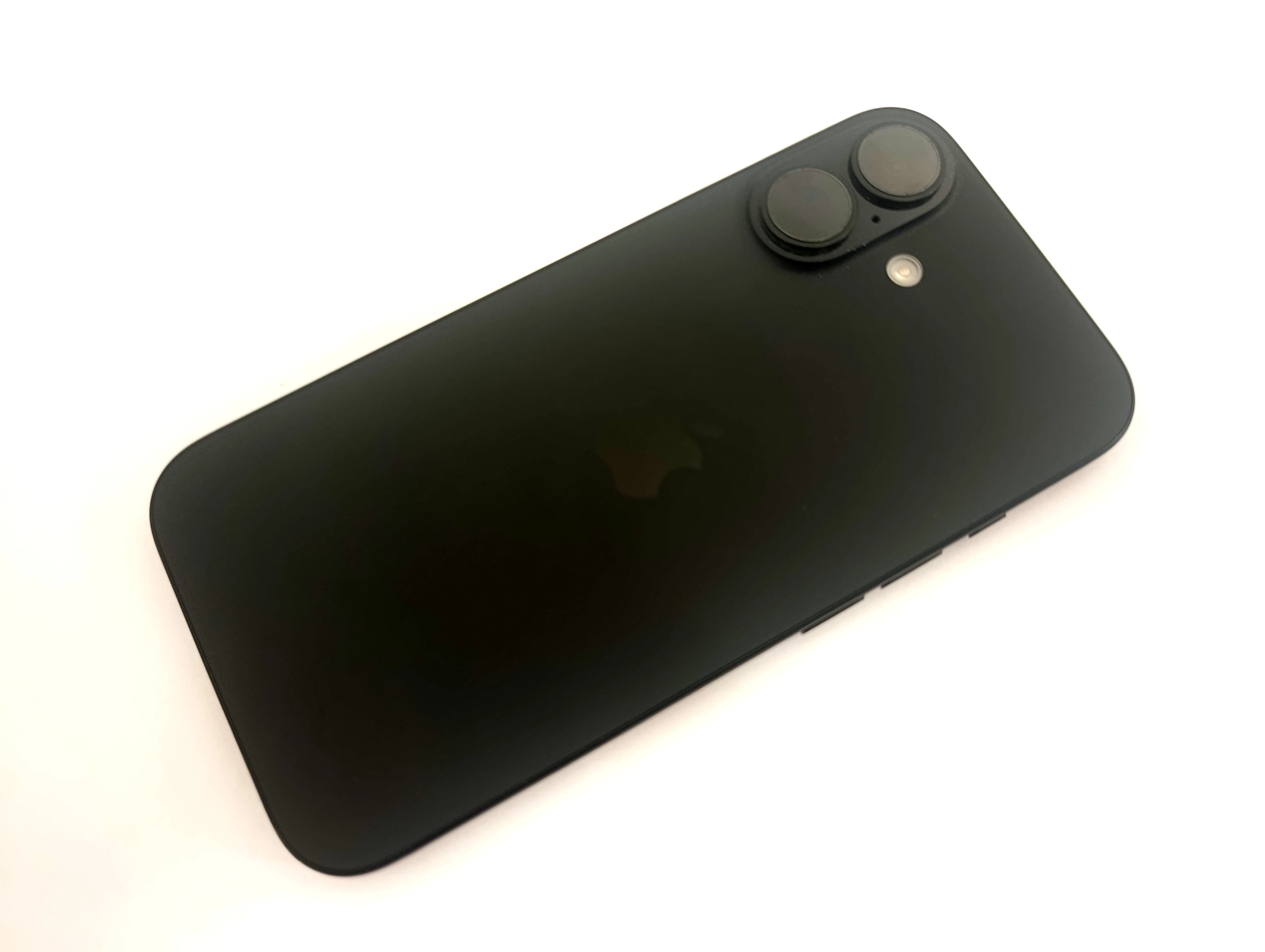 telefon-apple-iphone-16-256gb-97-bateria-przekatna-ekranu-610