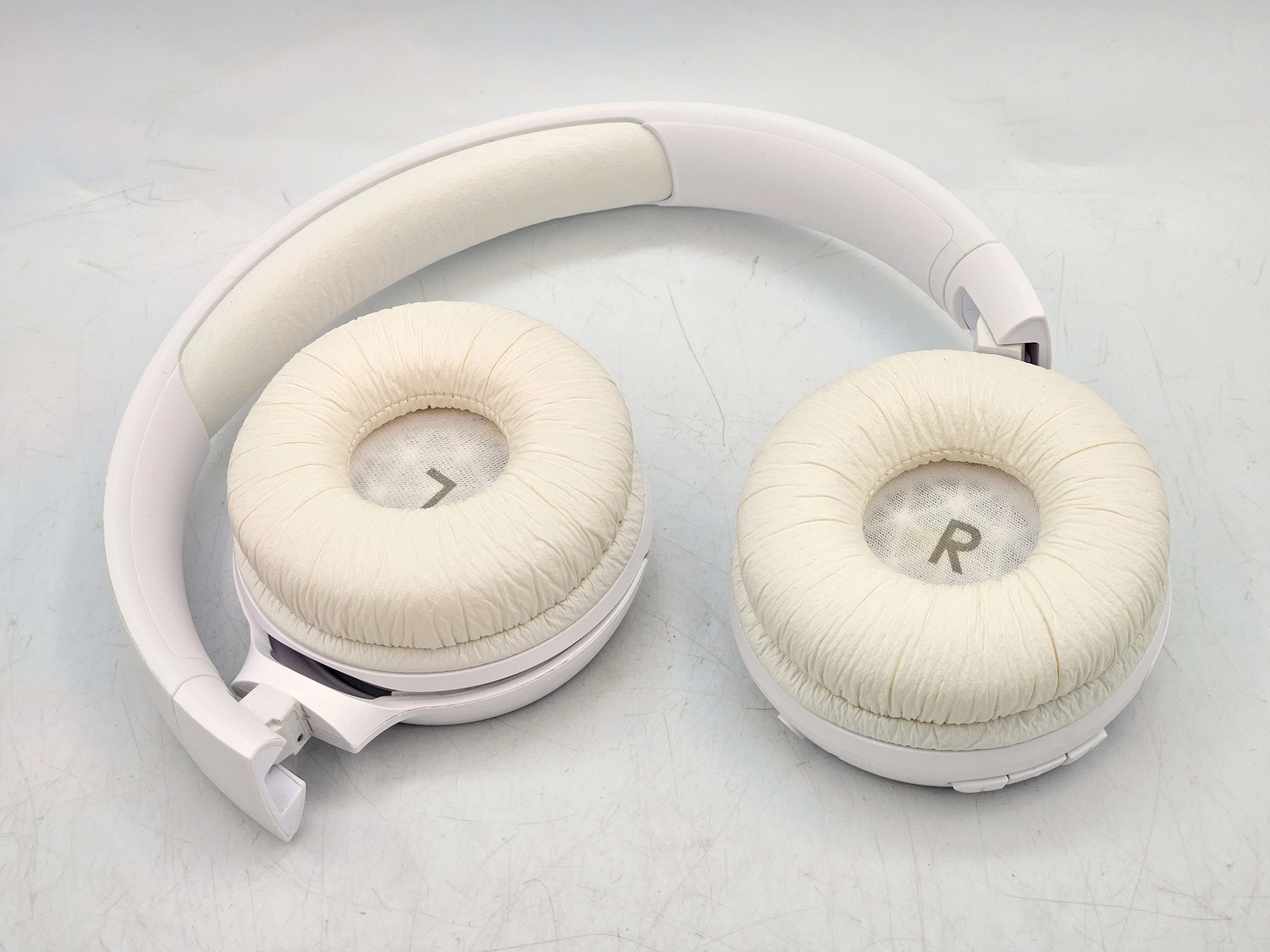 sluchawki-jbl-tune-510bt-biale-bezprzewodowe-nauszne-stan-11323-2