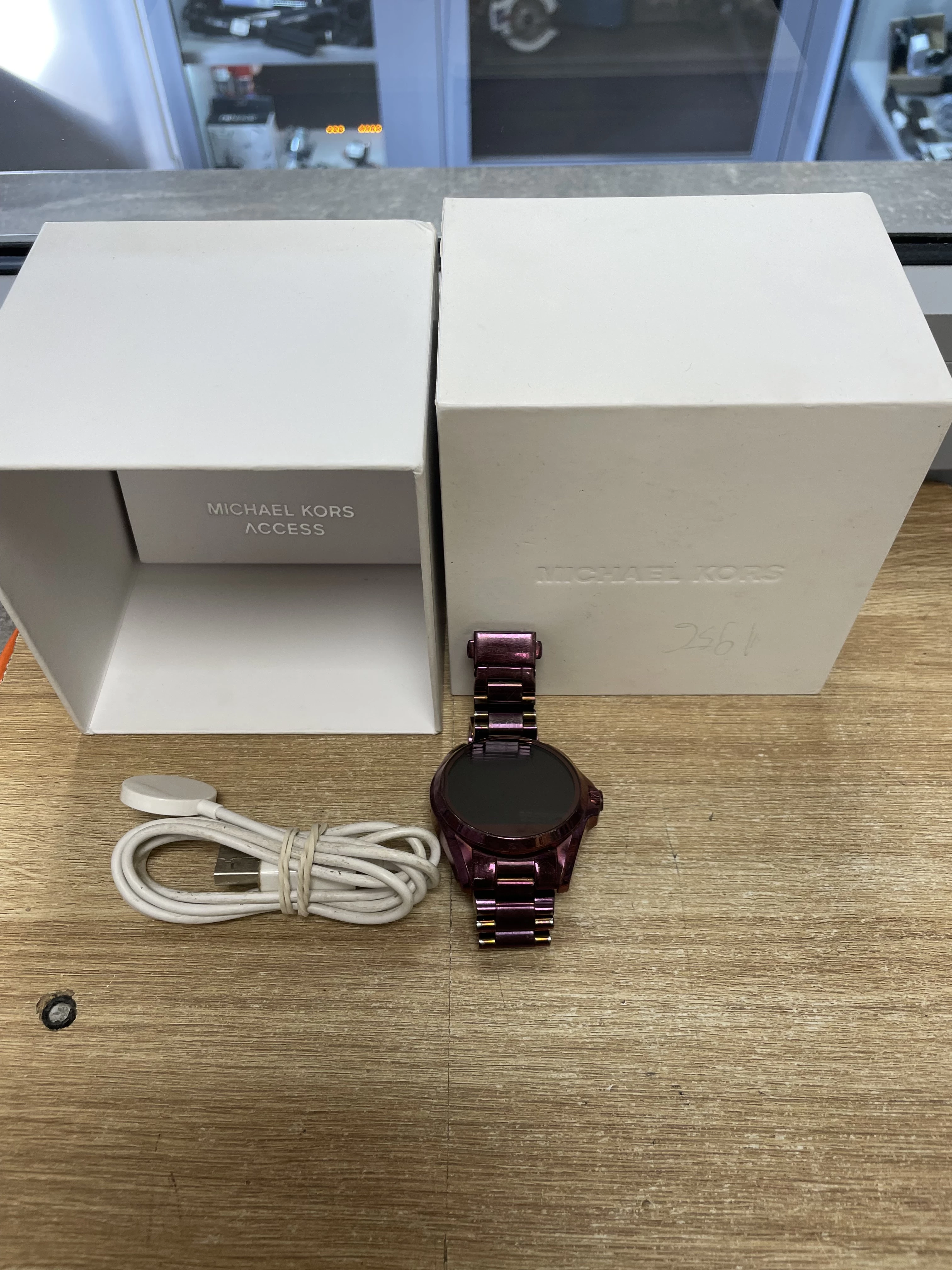 michael-kors-access-bradshaw-mkt5017pud-osiedle-centrum-d1-krakow