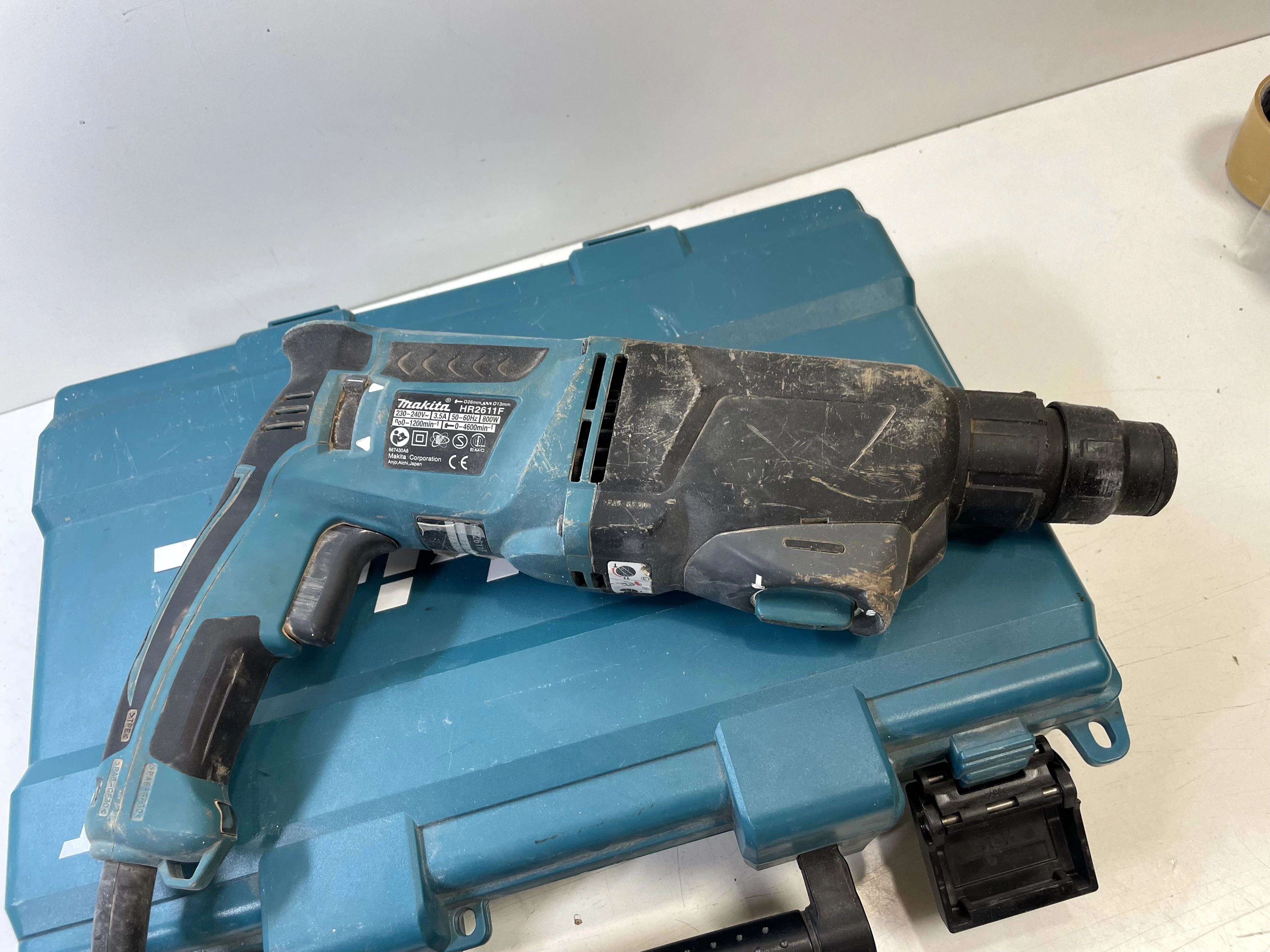 mlotowiertarka-makita-hr2611ftwalizka-zasilanie-209202-238306