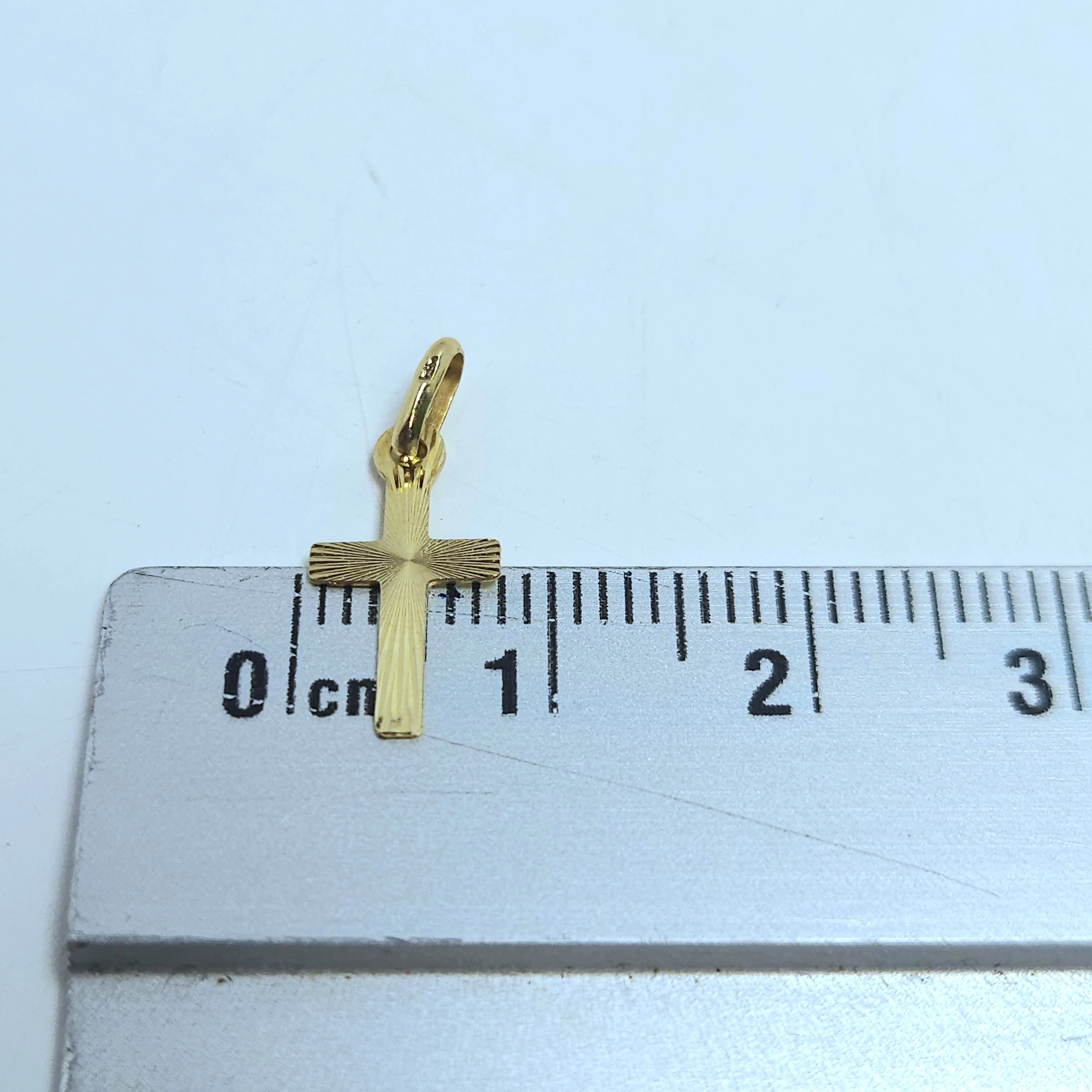 zloty-zawieszka-krzyzyk-585-023-g-motyw-129129-20