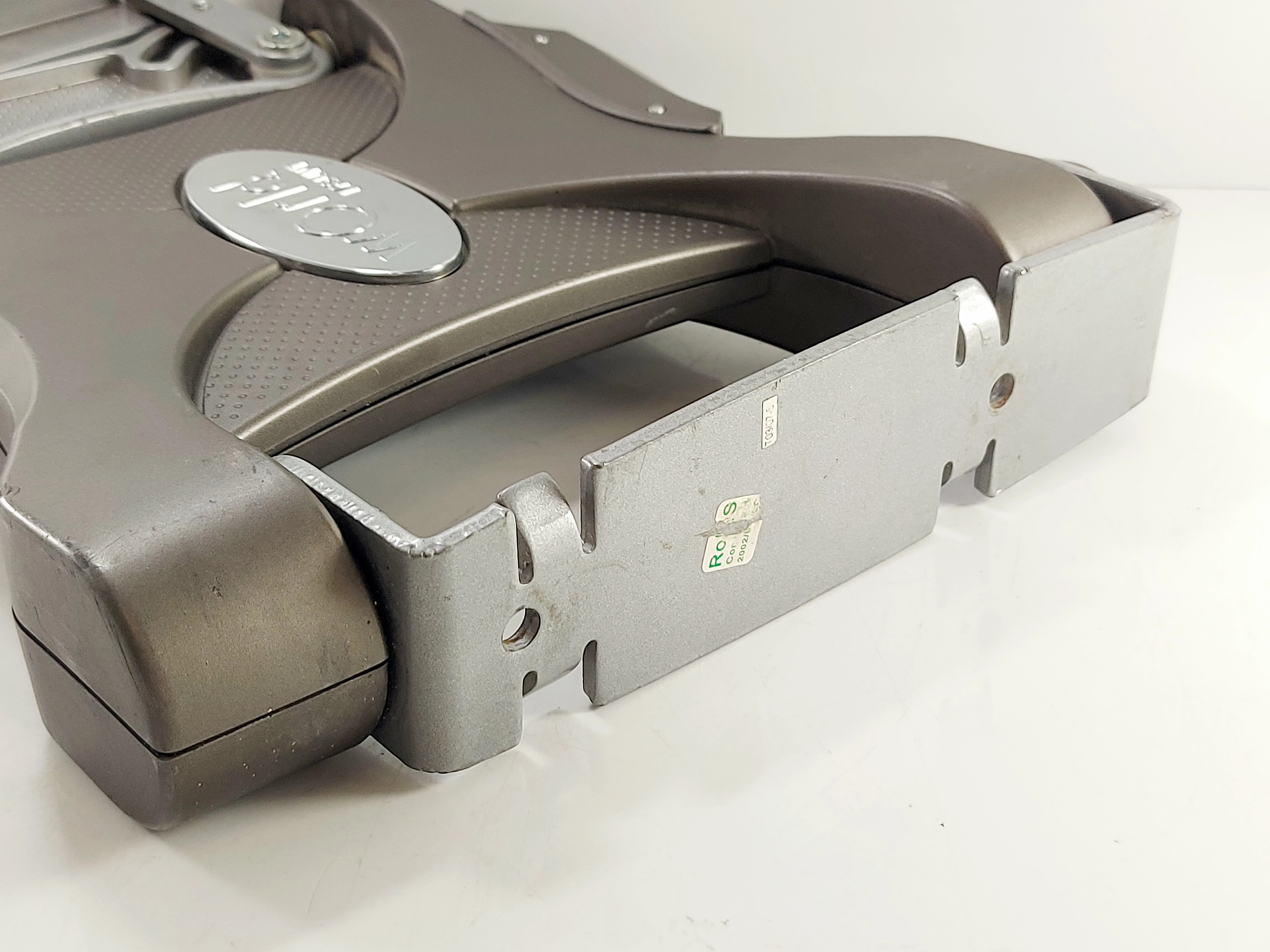 uchwyt-do-telewizora-marki-world-mount-stan-11323-2