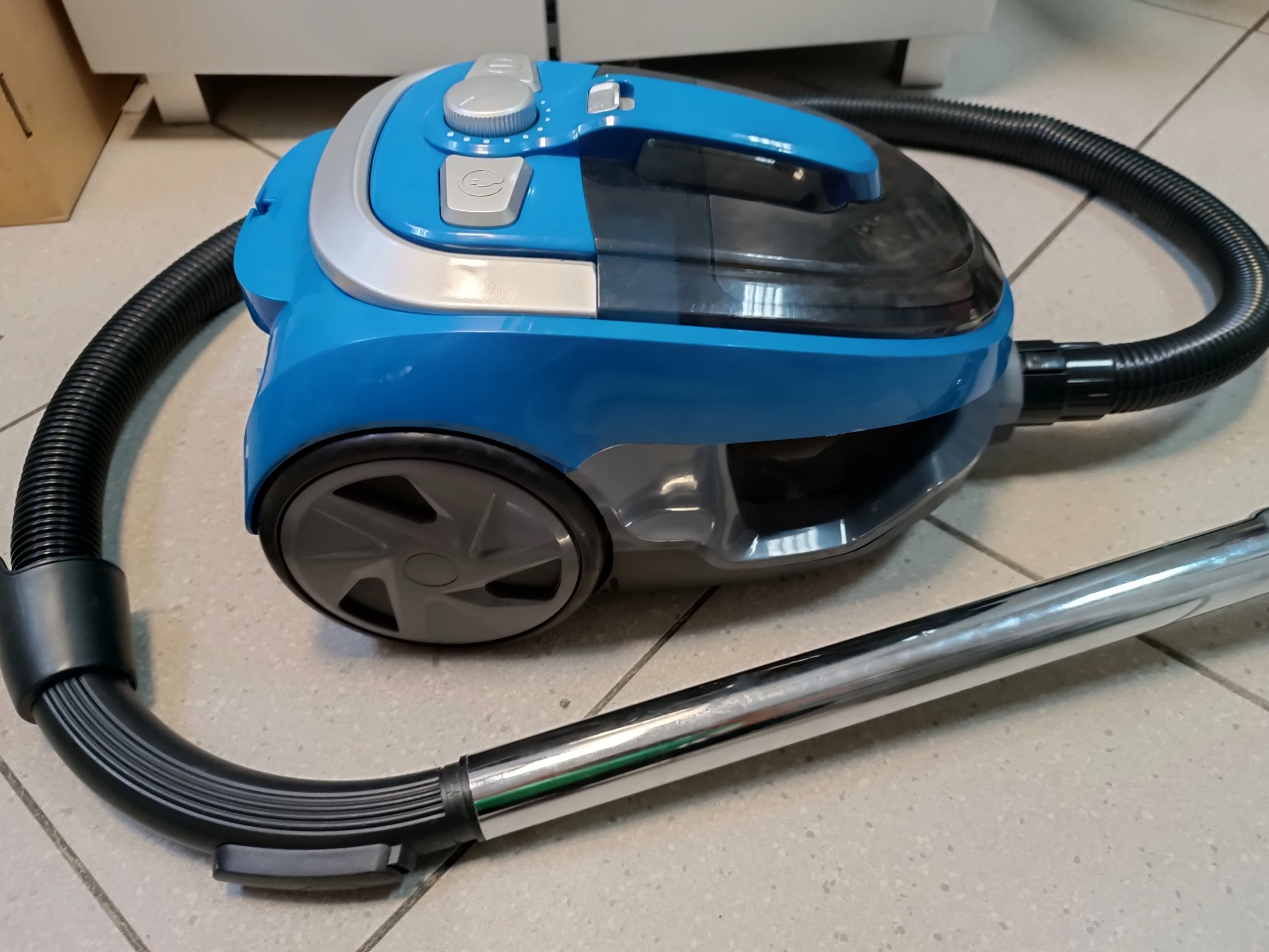 odkurzacz-bezworkowy-kerch-master-vc3200-noniewicza-93-suwalki-baltic