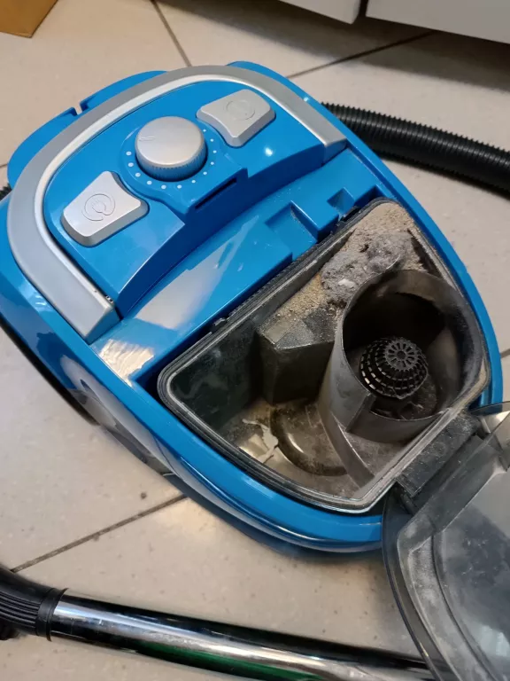 odkurzacz-bezworkowy-kerch-master-vc3200-pojemnosc-zbiornika-na-kurz-250