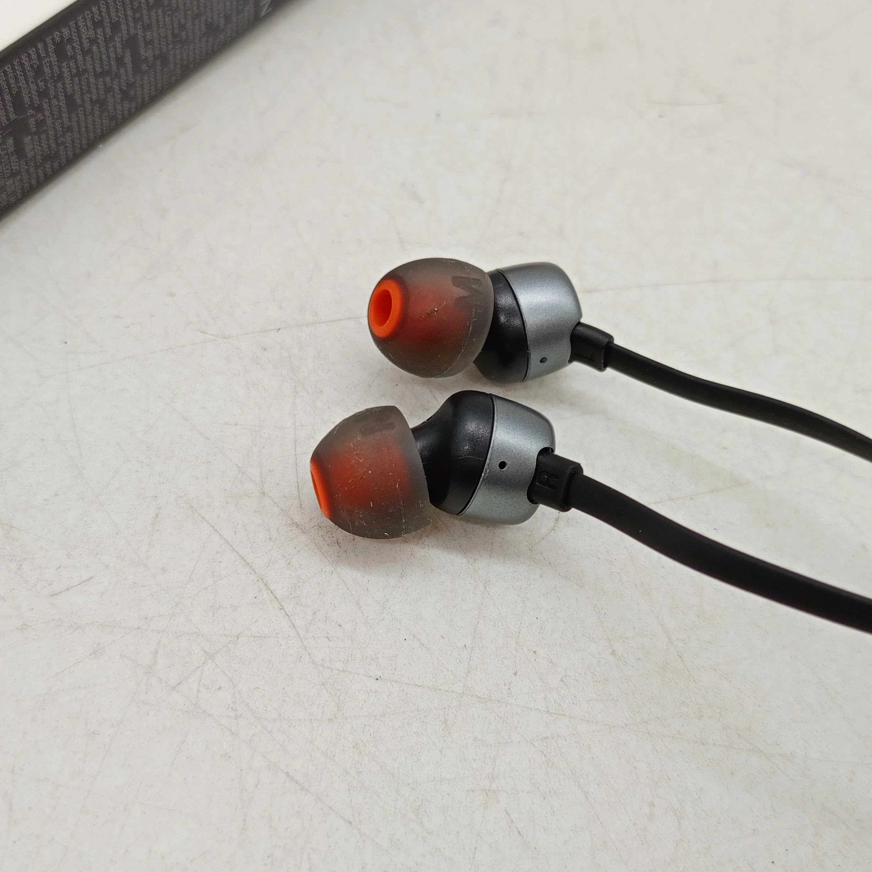 tune-310c-sluchawki-przewodowe-usb-c-do-telefonu-wysoka-jakosc-kolor-dominujacy-129357-3