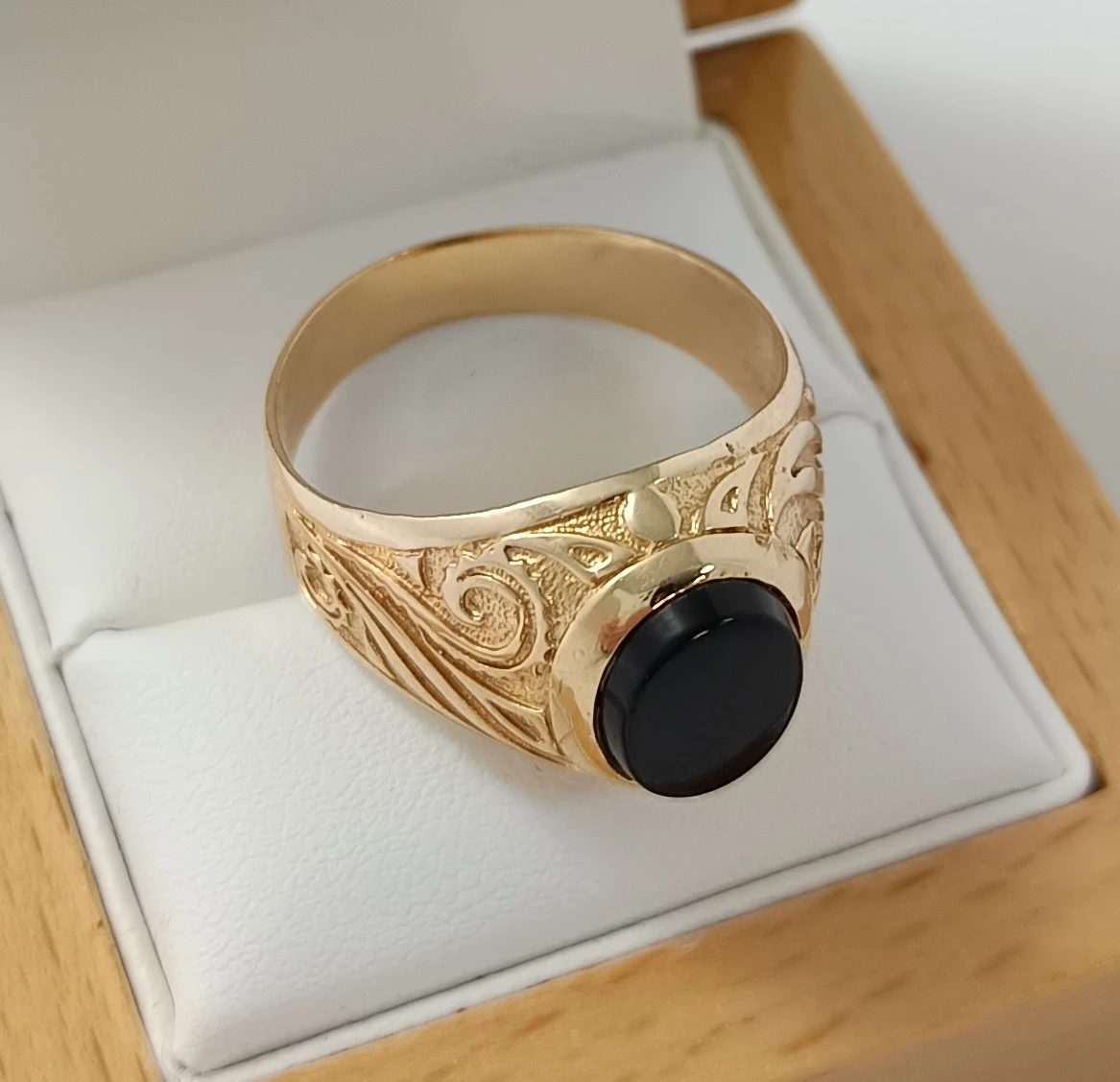 inny-wyrob-jubilerski-uzywany-zloty-sygnet-zdob-czrny-kamien-585-r30-848-ean-gtin-5907335501194