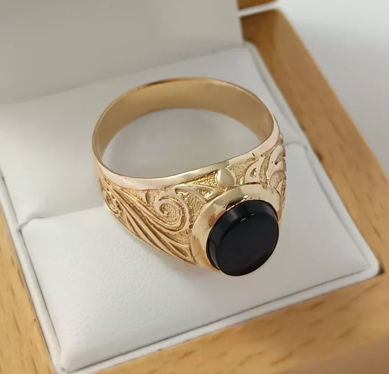 inny-wyrob-jubilerski-uzywany-zloty-sygnet-zdob-czrny-kamien-585-r30-848-ean-gtin-5907335501194