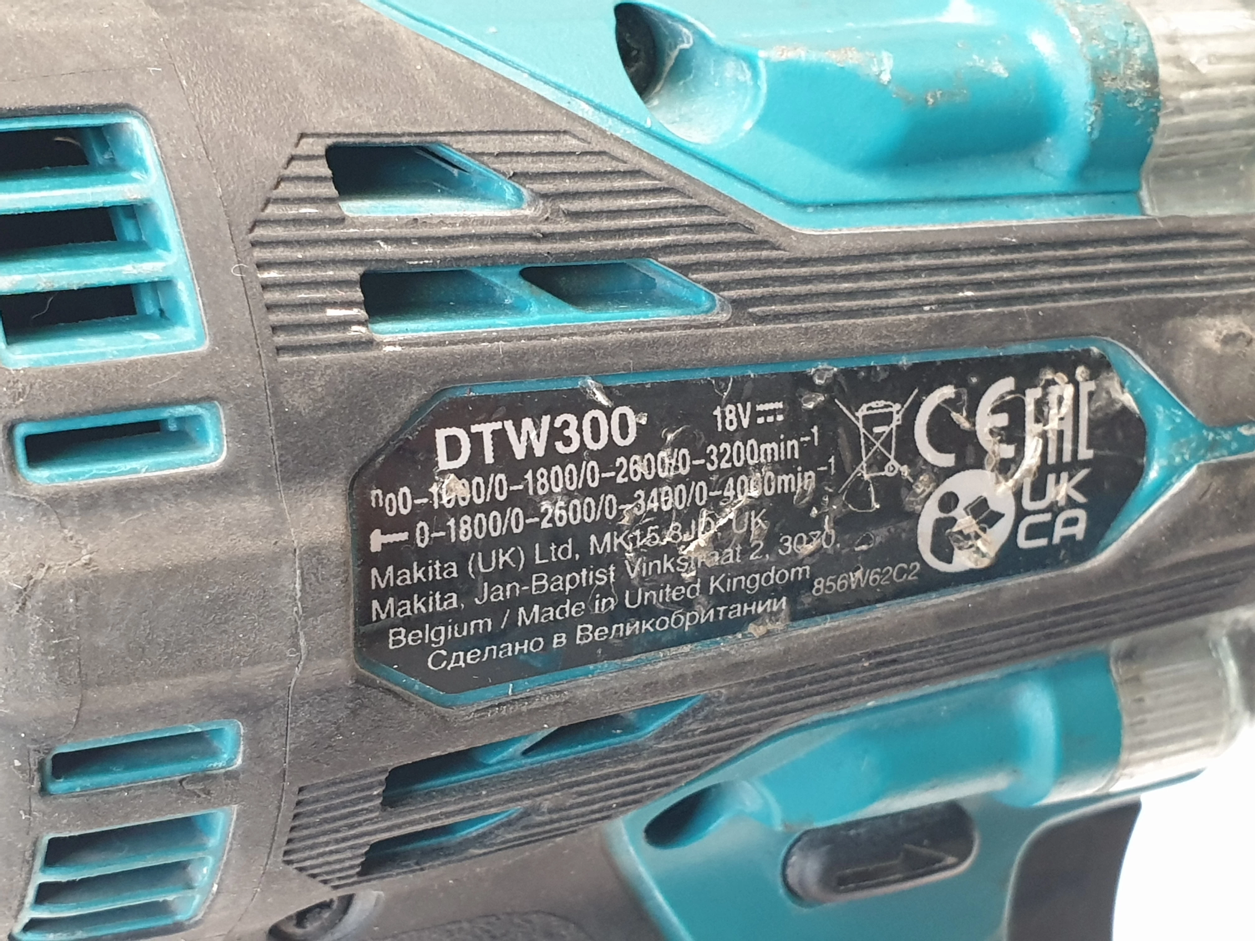 klucz-udarowy-makita-dtw300-stan-11323-2