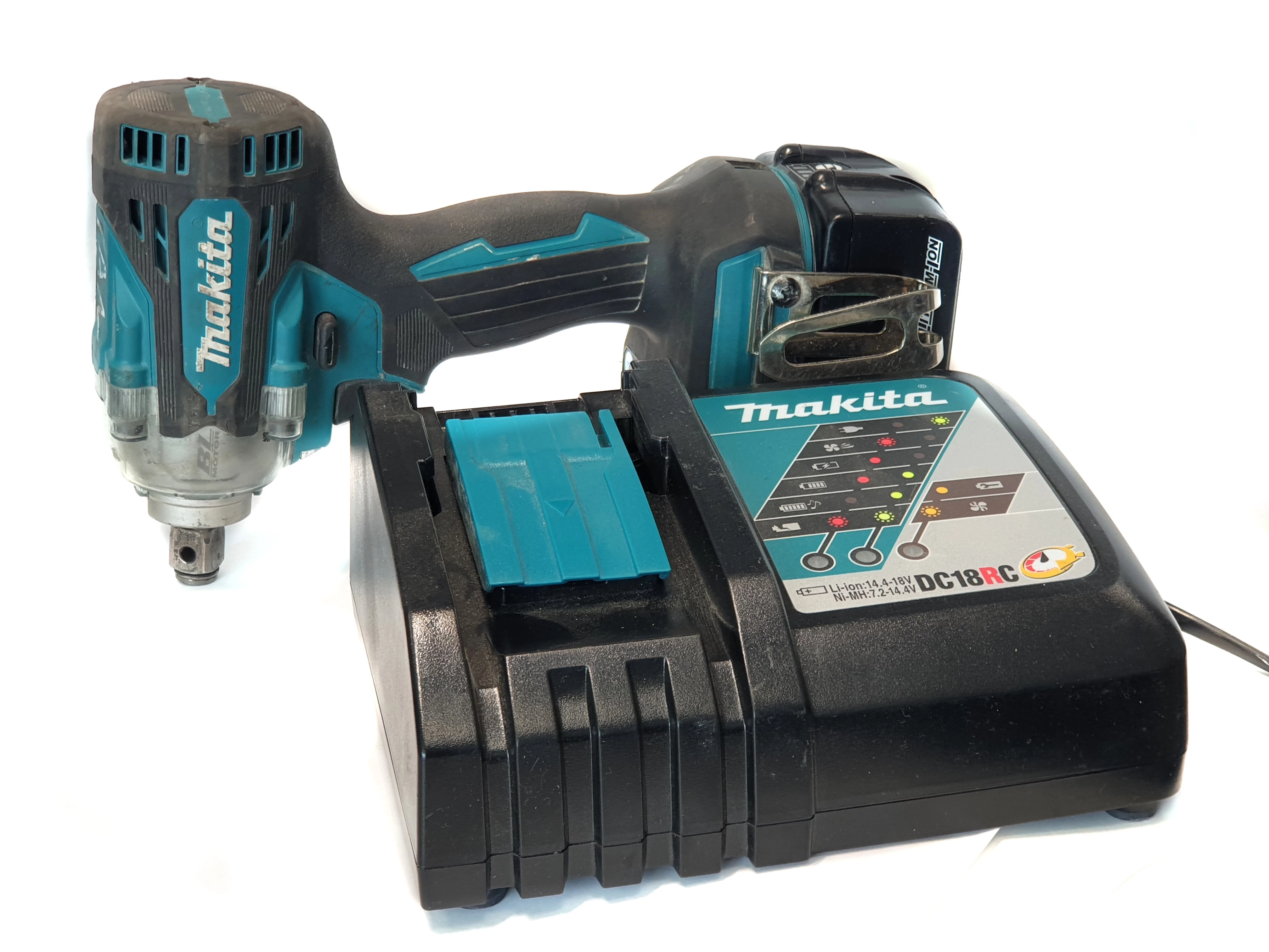 klucz-udarowy-makita-dtw300-maksymalny-moment-obrotowy-580