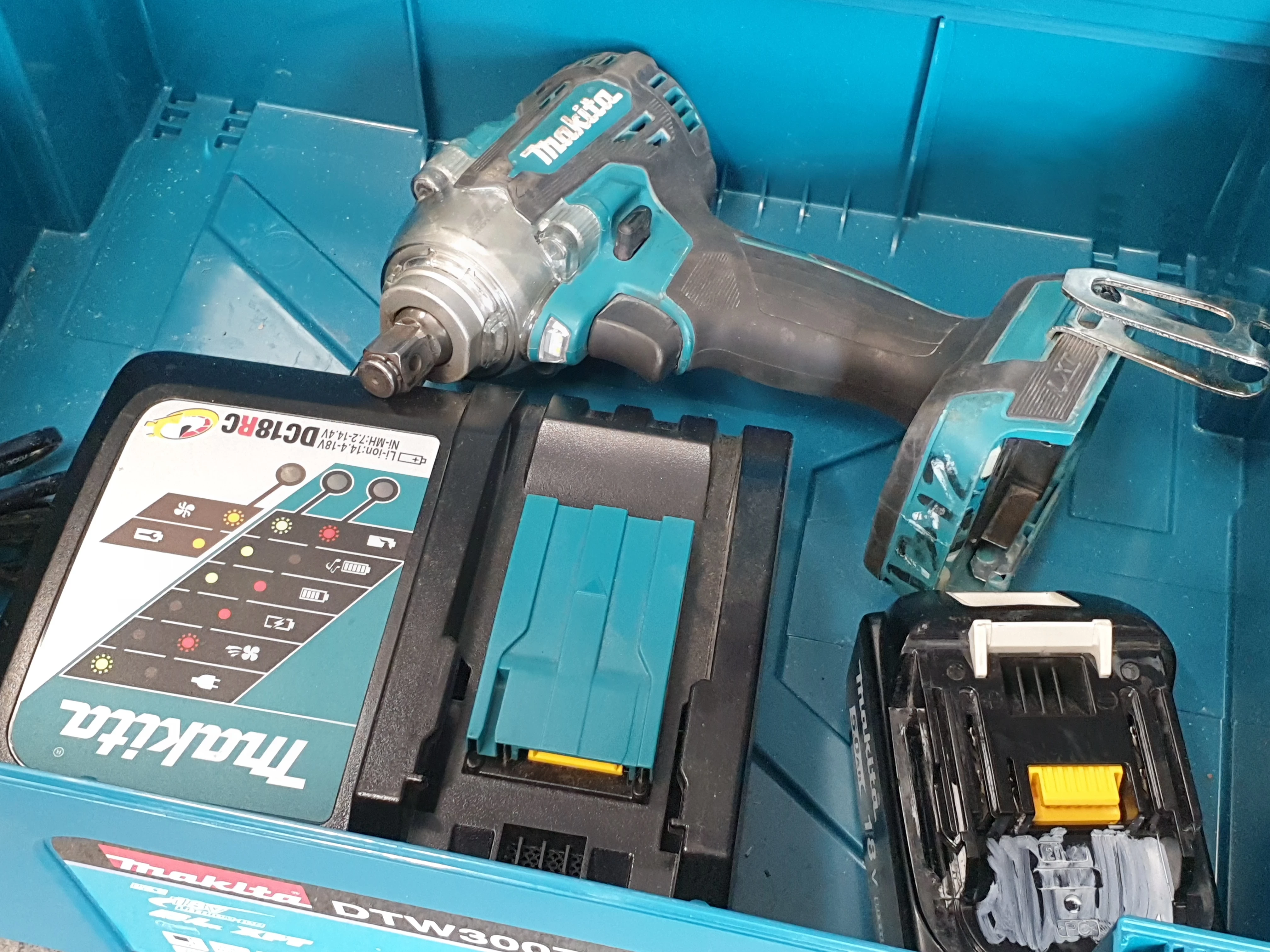 klucz-udarowy-makita-dtw300-zasilanie-209202-1769478