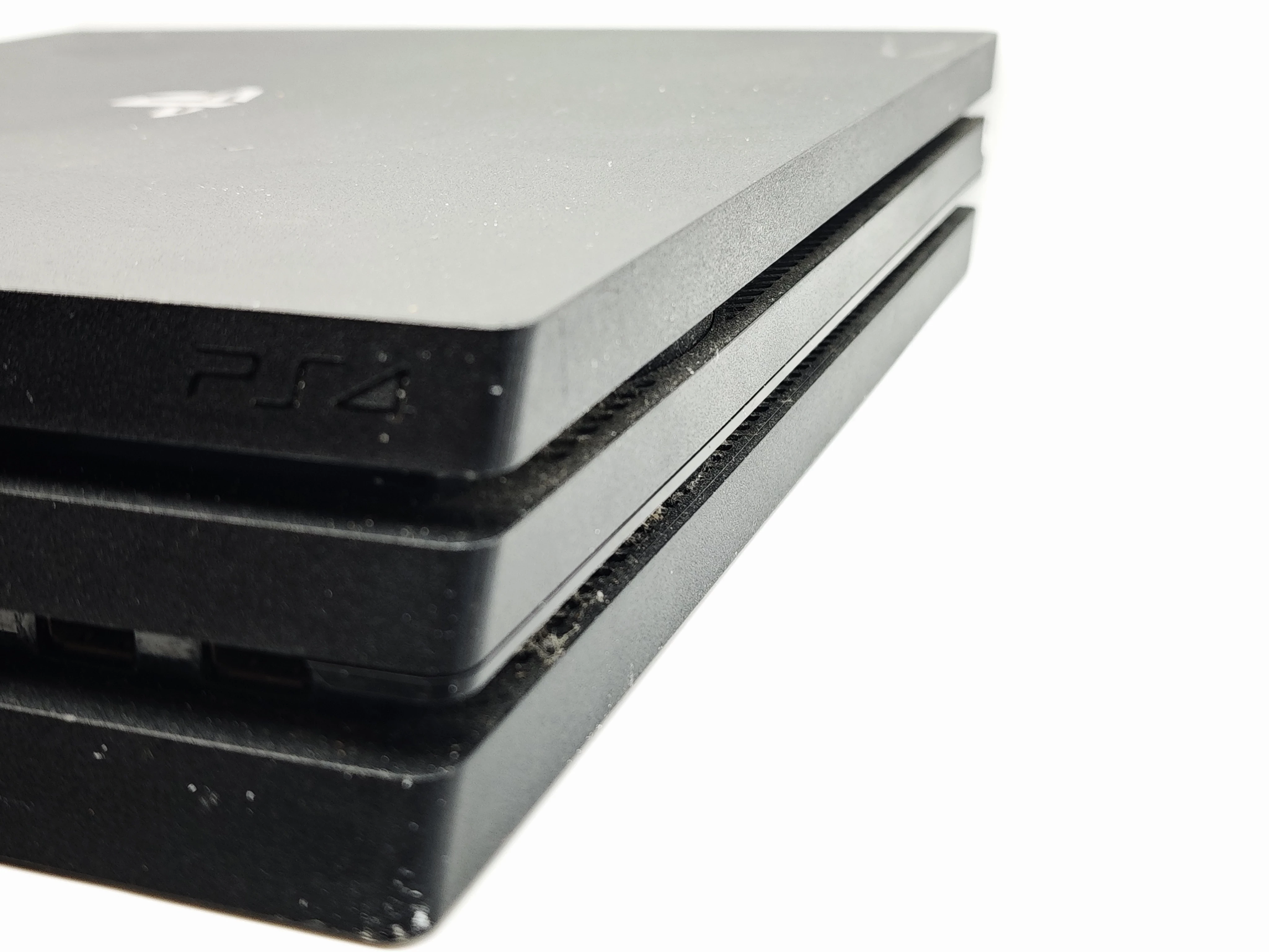 konsola-playstation-4-pro-1tb-pad-okablowanie-liczba-kontrolerow-w-zestawie-205994-225550