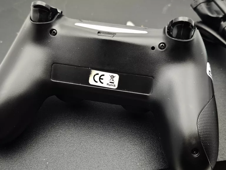 konsola-playstation-4-pro-1tb-pad-okablowanie-kod-producenta-cuh-7216b