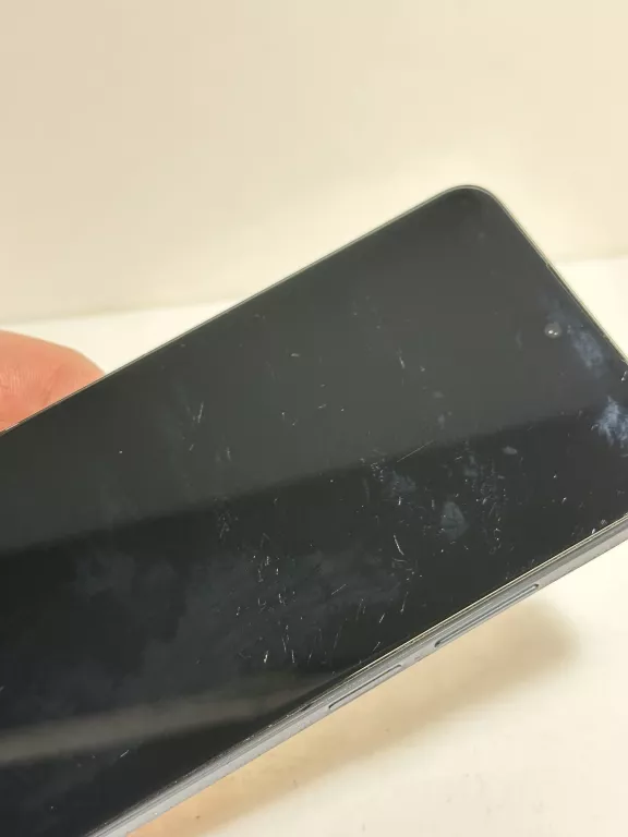 telefon-realme-c55-6gb128gb-przekatna-ekranu-672