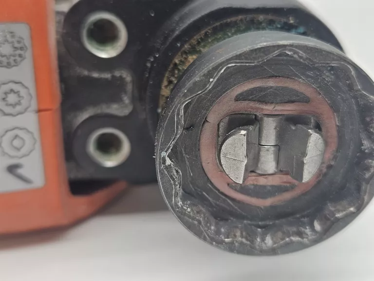 narzedzie-oscylacyjne-fein-afsc-18-qsl-pojemnosc-akumulatora-400