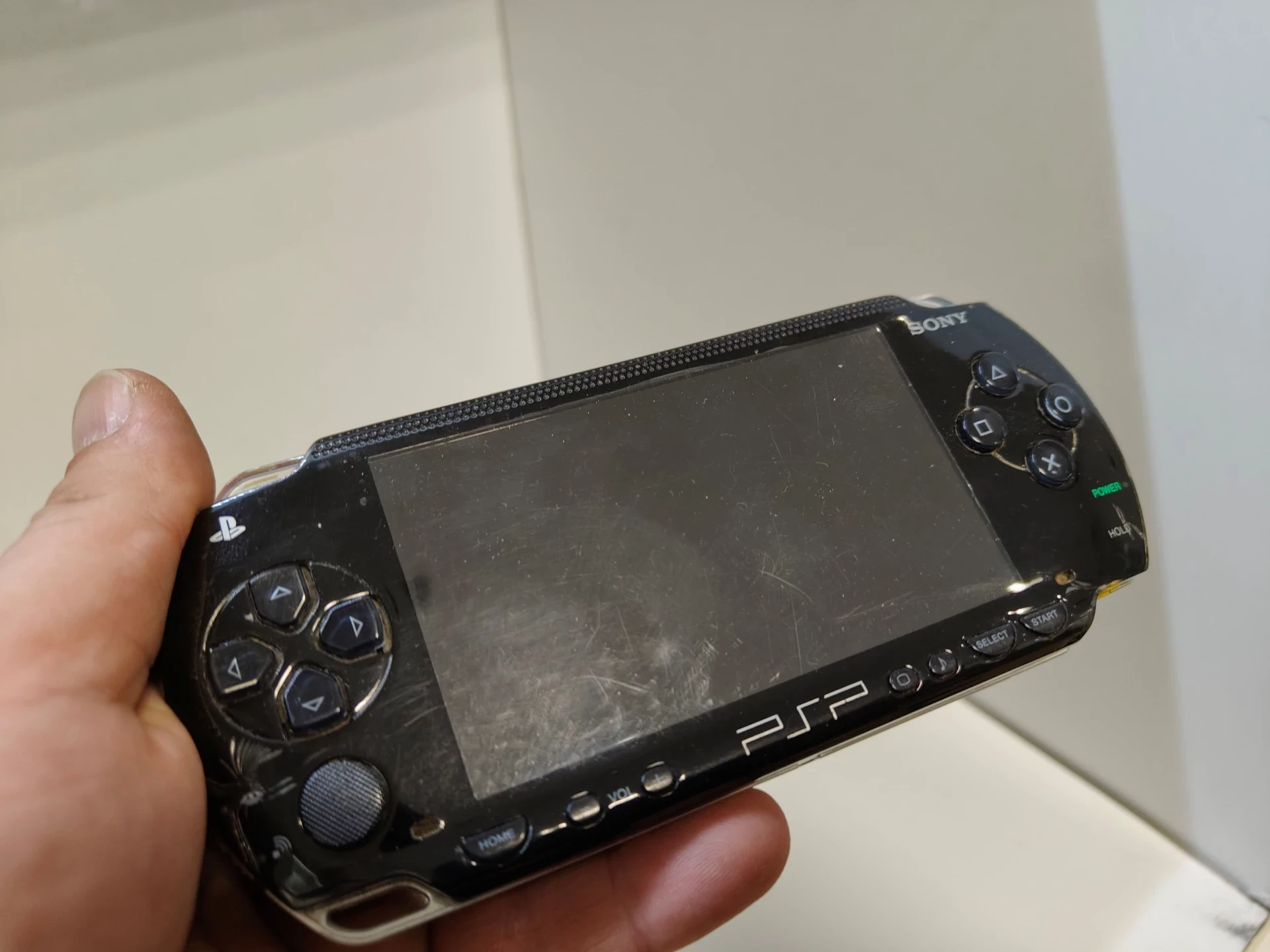 konsola-sony-psp-e-1004-karta-2gb-gry-god-of-war-burnout-pursuit-tench-waga-produktu-z-opakowaniem-jednostkowym-1000