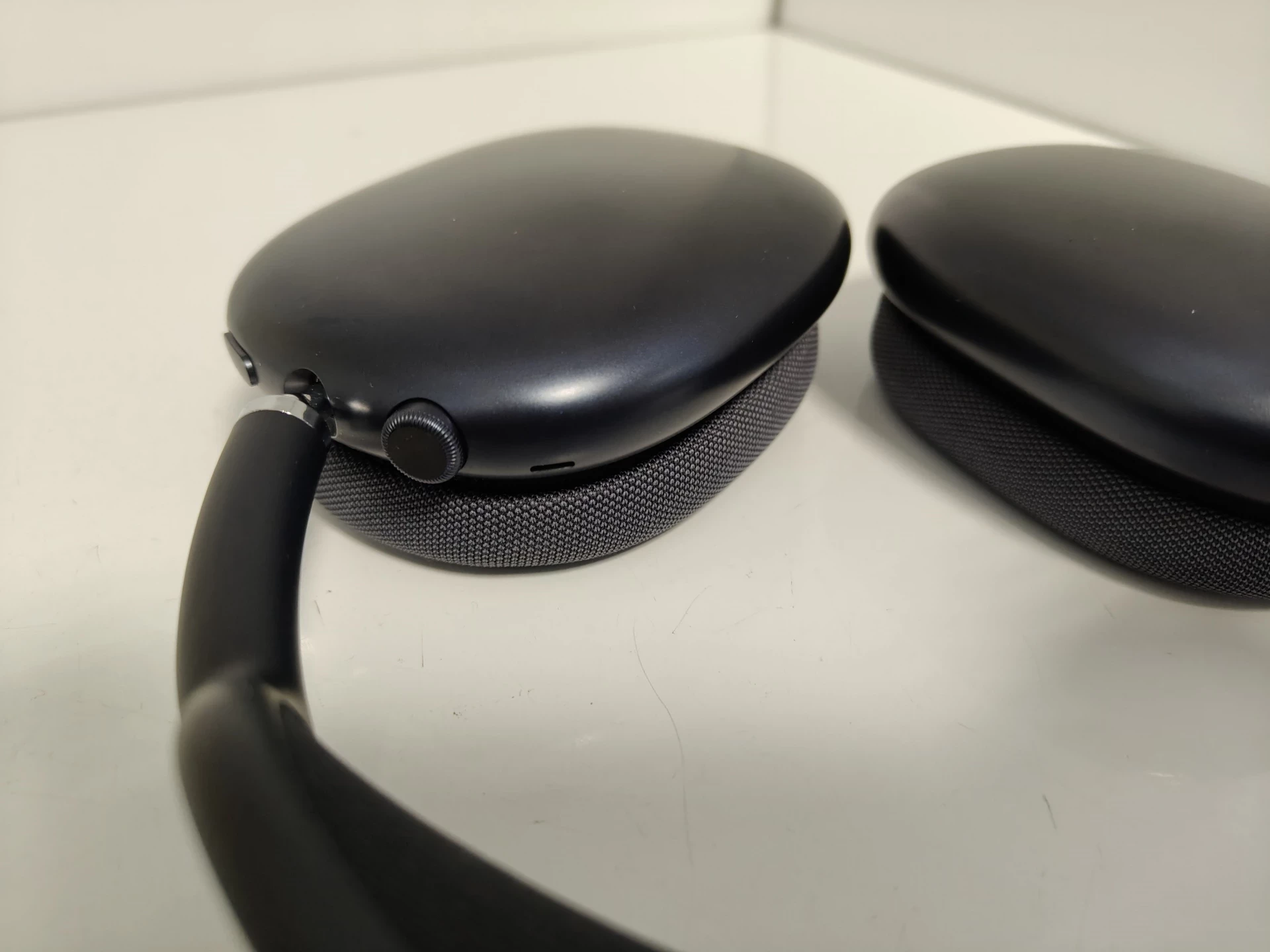 sluchawki-apple-airpods-max-usb-c-nauszne-bluetooth-polnoc-bezprzewodowe-stan-11323-2