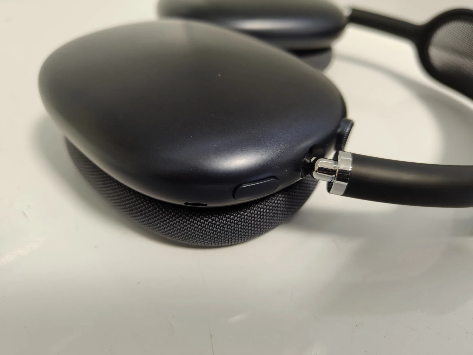 sluchawki-apple-airpods-max-usb-c-nauszne-bluetooth-polnoc-bezprzewodowe-kolor-dominujacy-129357-3