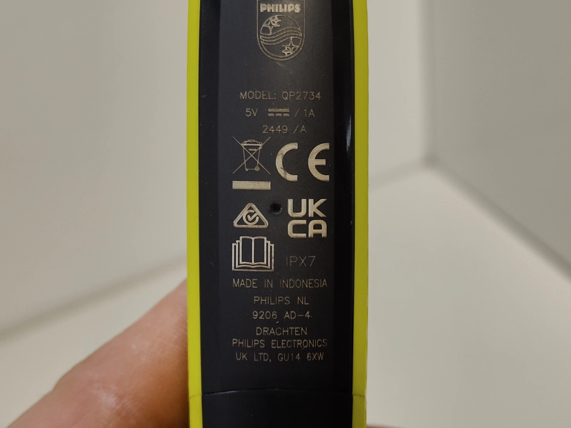 golarka-philips-oneblade-360-nasadka-grzebieniowa-5w1-qp273423-czas-ladowania-240