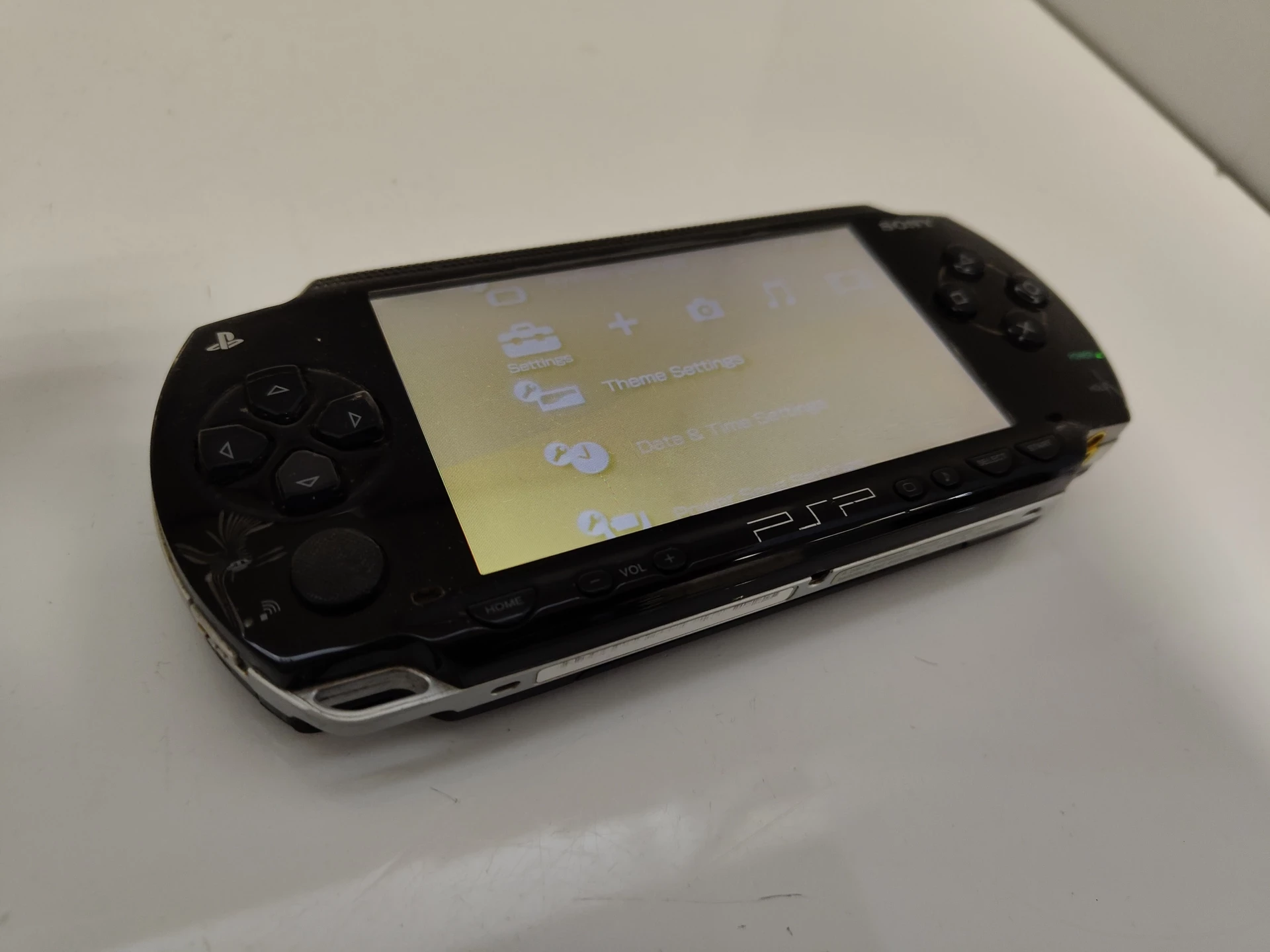 konsola-sony-psp-e-1004-karta-2gb-gry-god-of-war-burnout-pursuit-tench-kod-producenta-psp-e1004