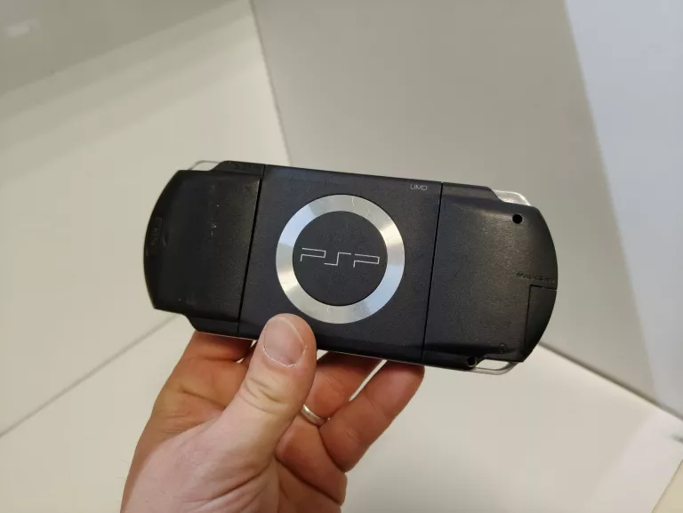 konsola-sony-psp-e-1004-karta-2gb-gry-god-of-war-burnout-pursuit-tench-certyfikaty-zgodnosci-218669-1