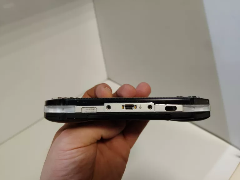 konsola-sony-psp-e-1004-karta-2gb-gry-god-of-war-burnout-pursuit-tench-zawiera-baterie-250685-2006716