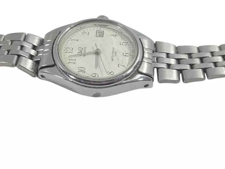 zegarek-qq-srebrny-ksztalt-koperty-129223-2