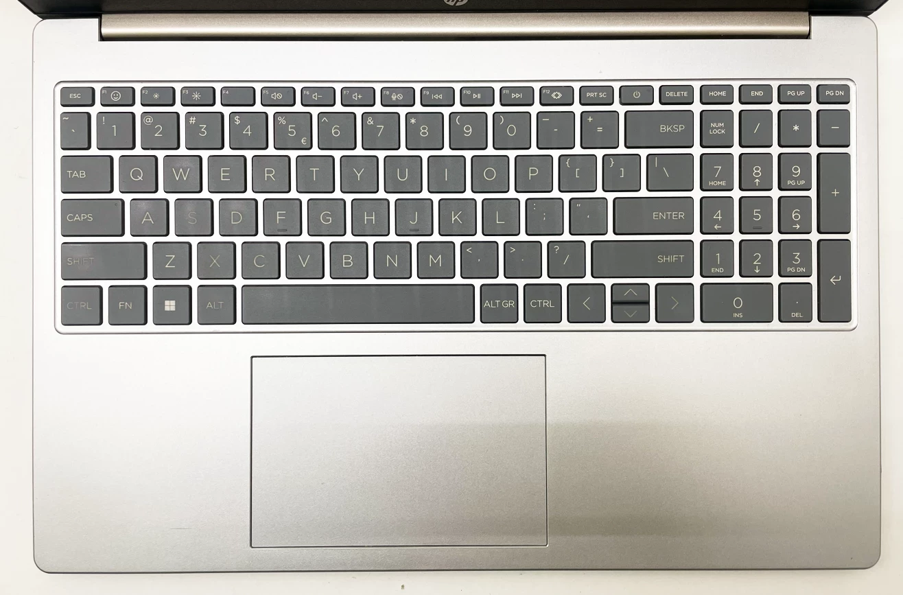 laptop-hp-15-fd0350nw-156-i3-n05-8gb-512gb-ssd-win-11-home-przekatna-ekranu-1560