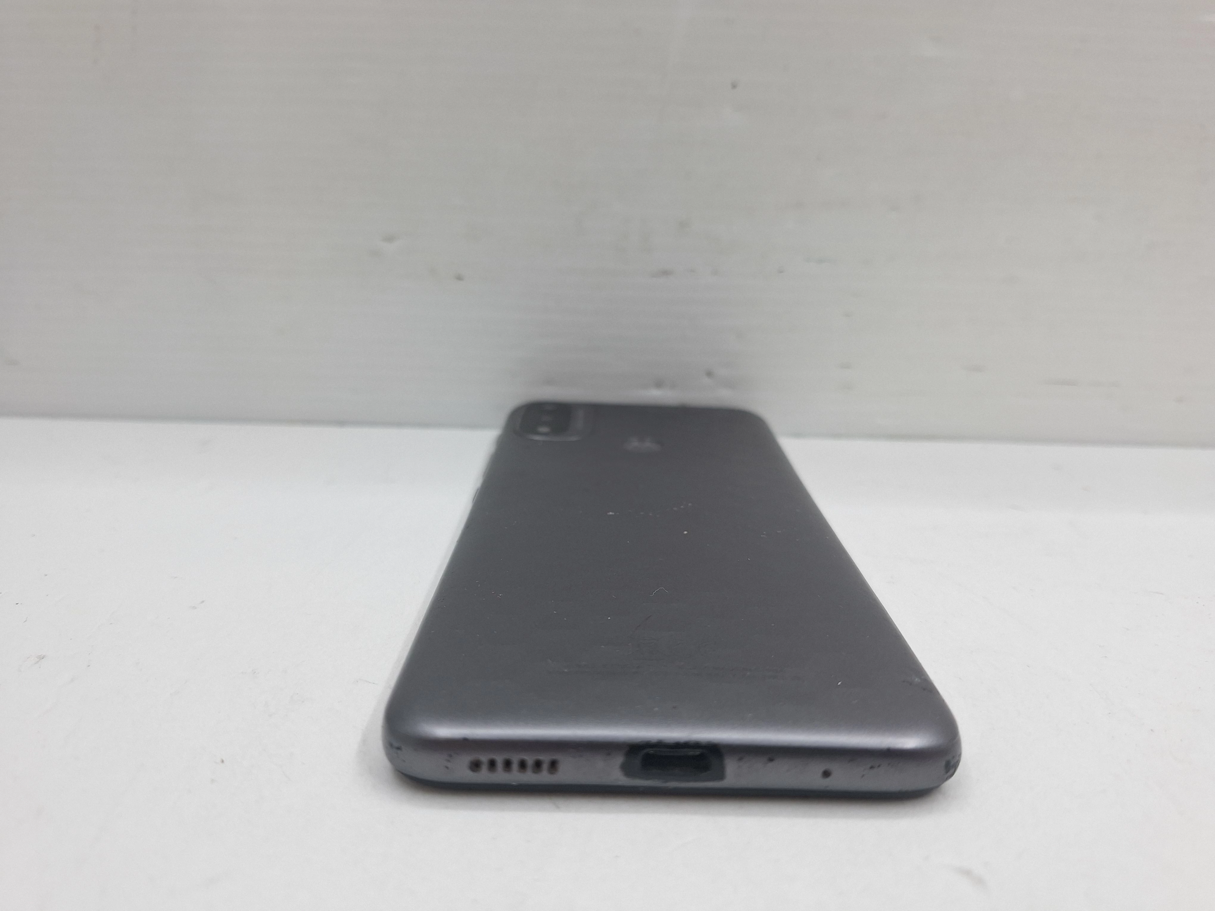 telefon-motorola-moto-e20-stan-11323-2