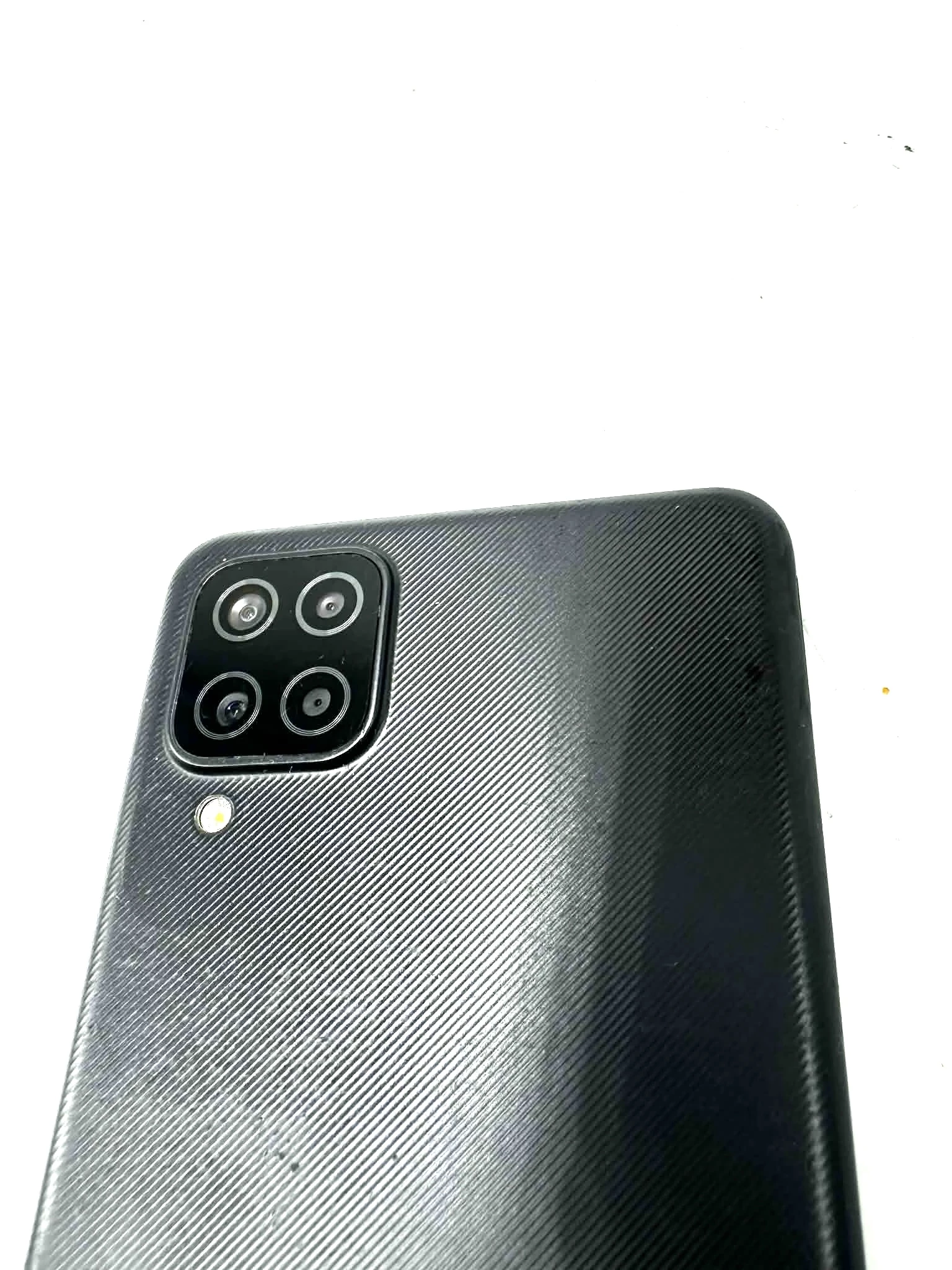 telefon-samsung-a12-64gb-piekniety-ekran-przekatna-ekranu-650