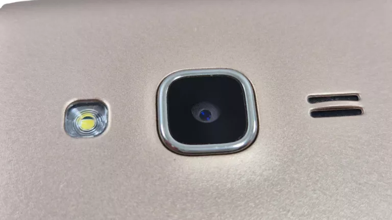 telefon-samsung-j3-2016-158gb-zloty-stan-bardzo-dobry-przekatna-ekranu-500