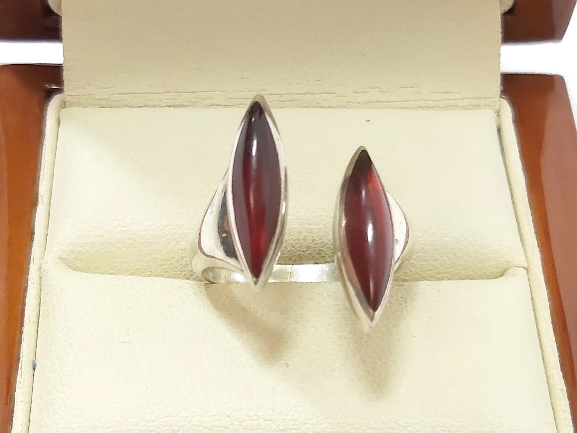 bursztynowy-srebrny-pierscionek-proby-925-rozmiar-17-stan-11323-253806