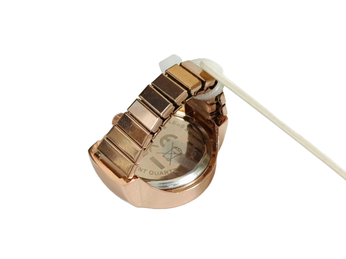 zegarek-pierscionek-w-kolorze-zlotym-tarcza-biala-ean-gtin-9354593601344