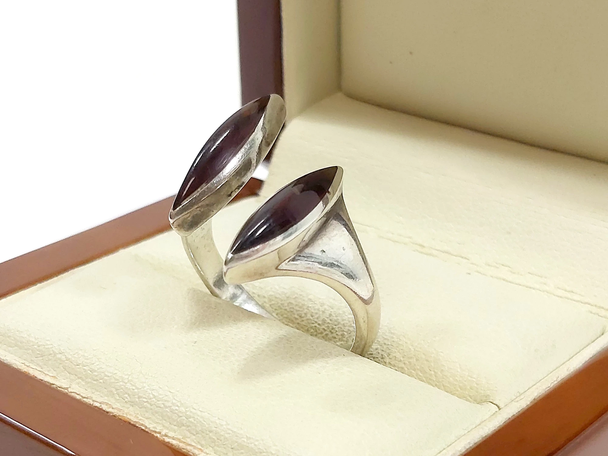 bursztynowy-srebrny-pierscionek-proby-925-rozmiar-17-material-dominujacy-223721-2048