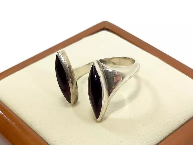 bursztynowy-srebrny-pierscionek-proby-925-rozmiar-17-mickiewicza-1-nidzica